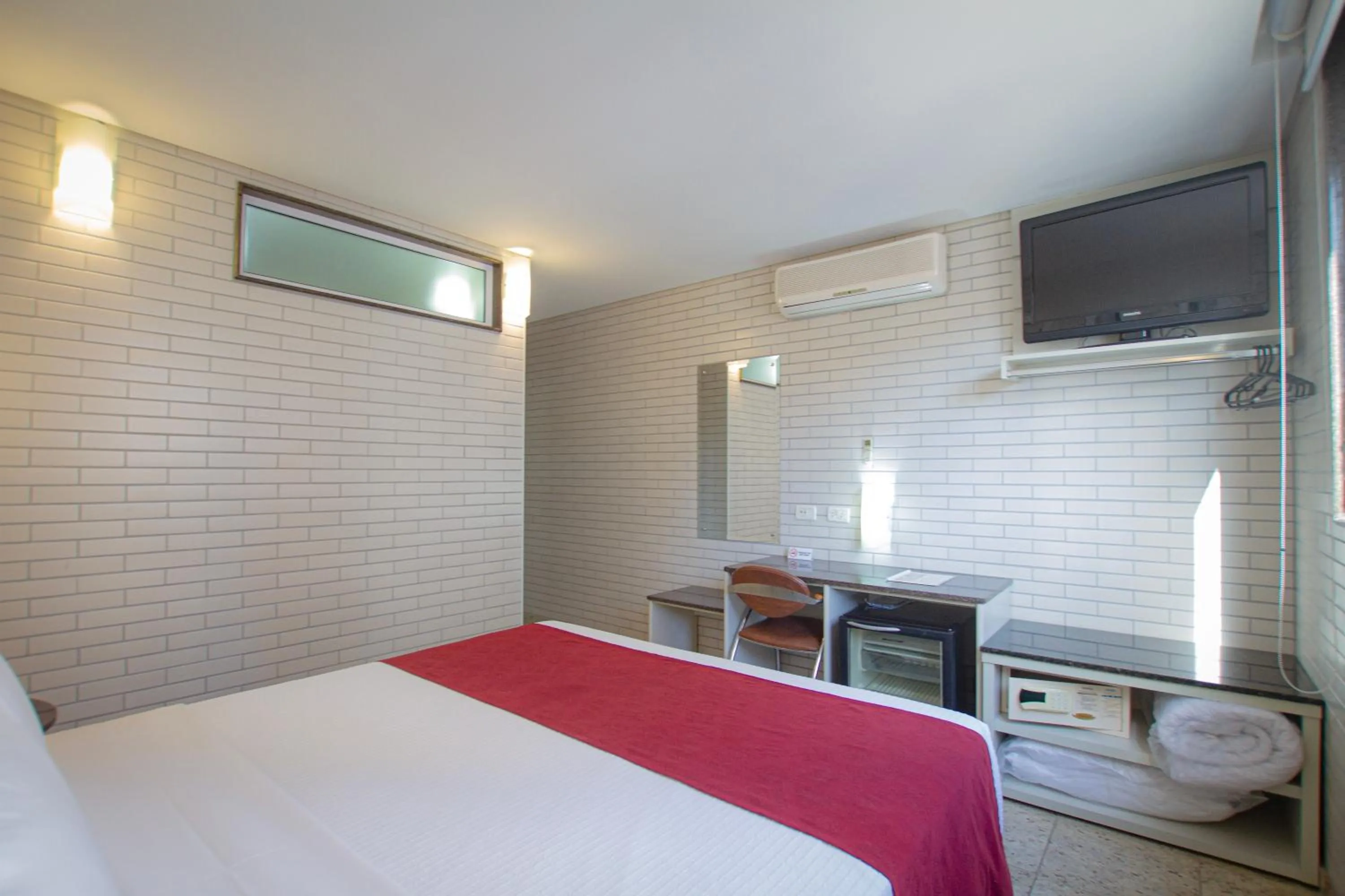 Bedroom, Bed in Hotel Confiance Prime Batel
