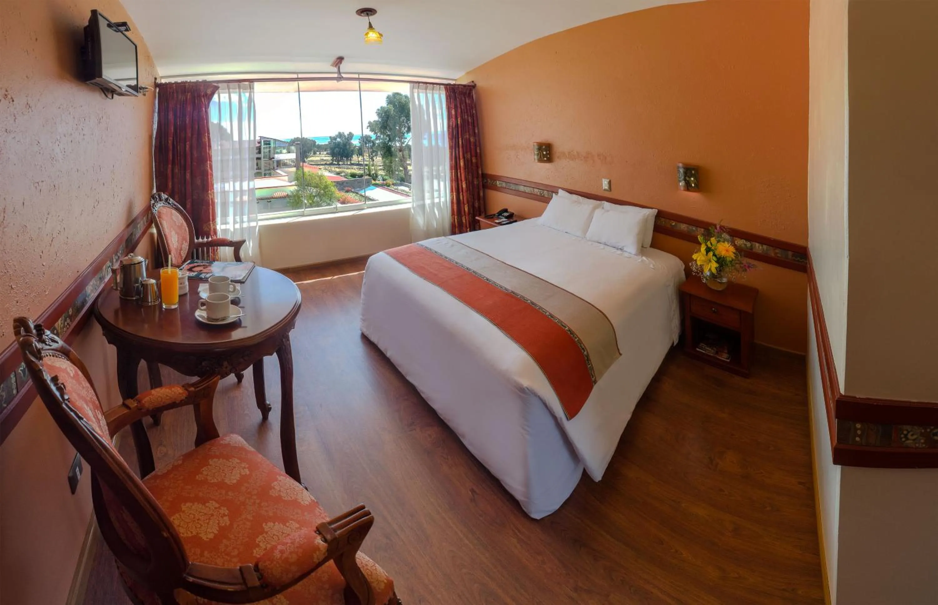 Photo of the whole room, Bed in Taypikala Lago