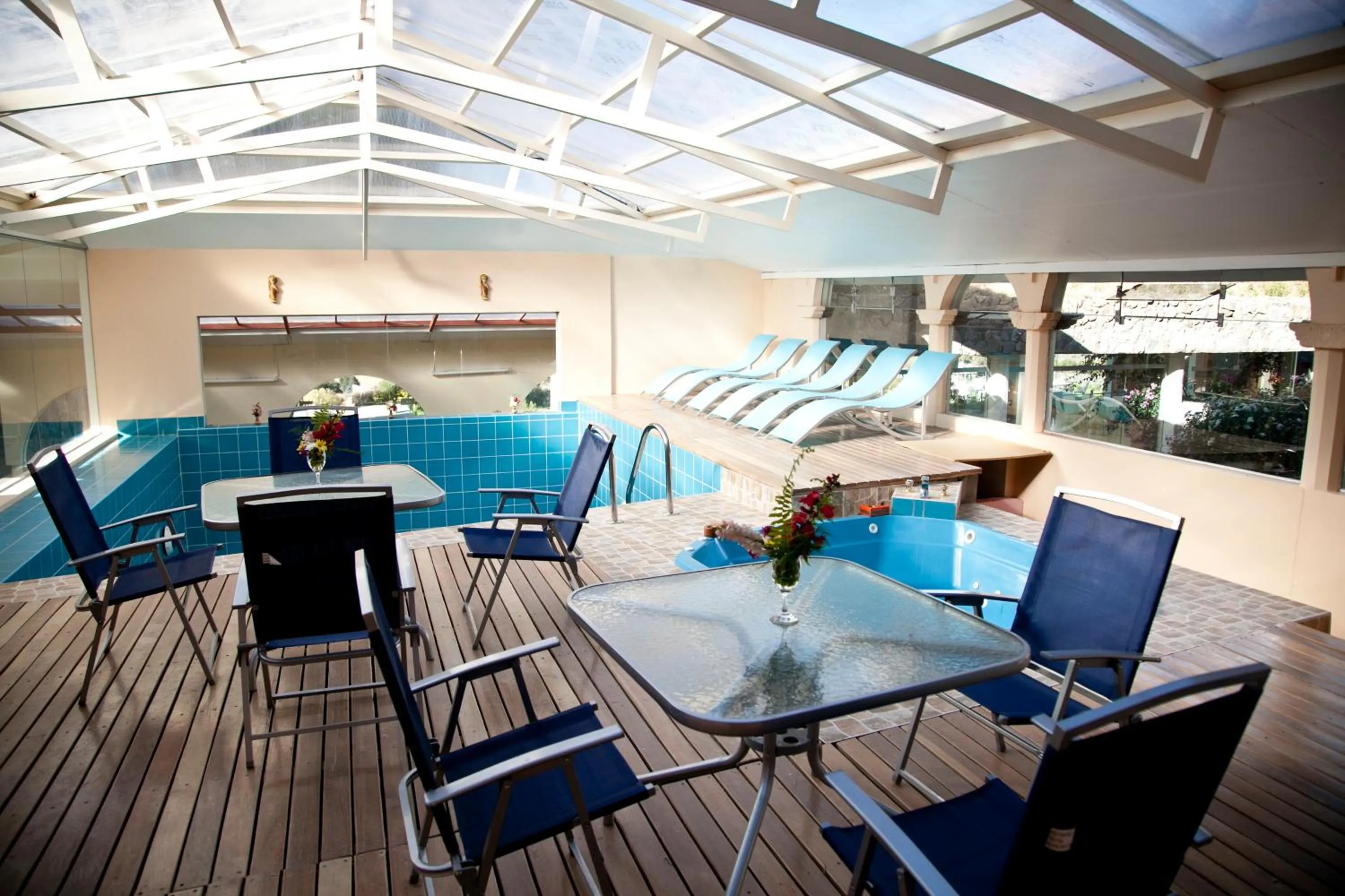 Swimming pool in Taypikala Lago