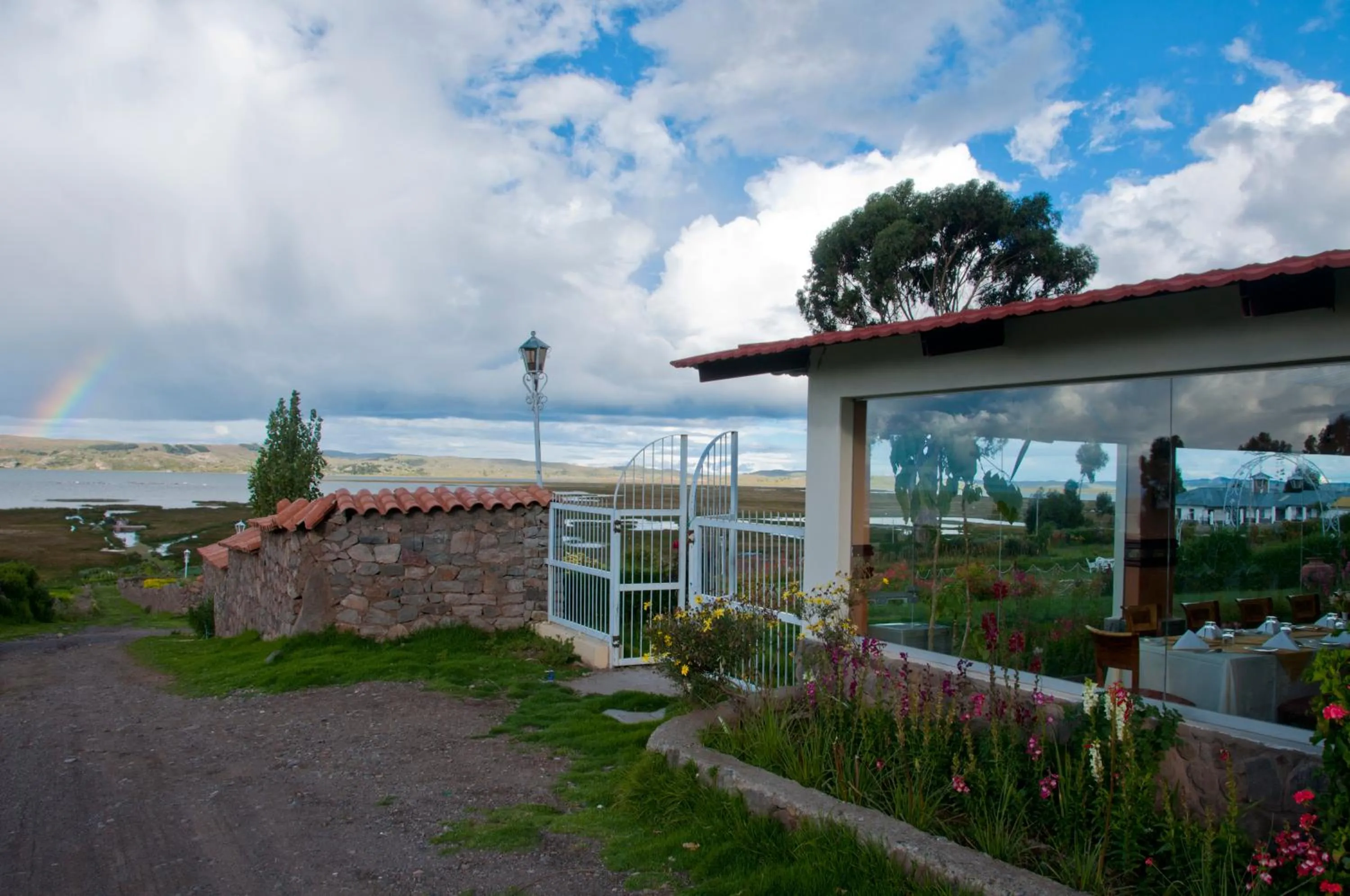 Facade/entrance in Taypikala Lago