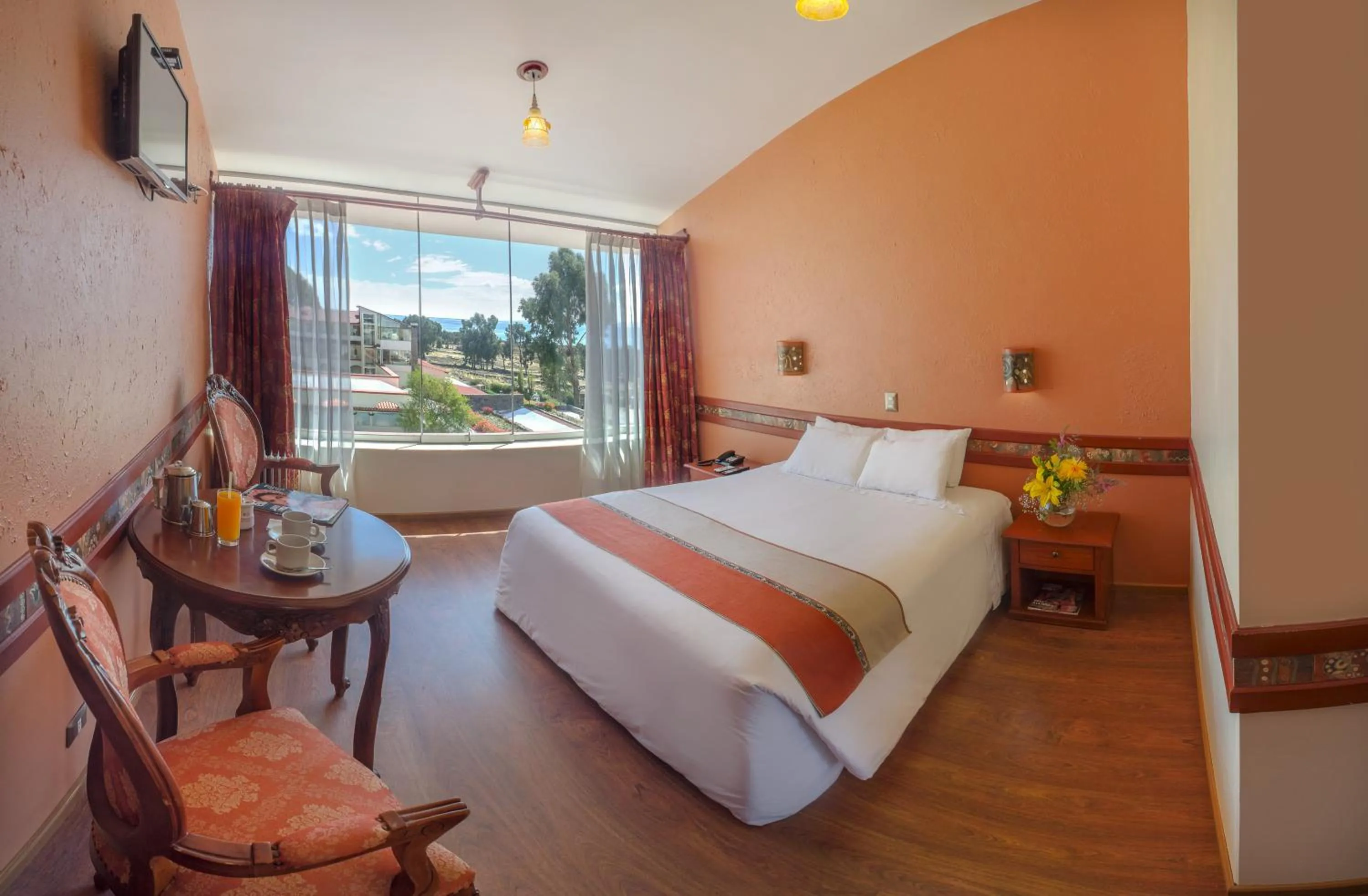 Photo of the whole room, Bed in Taypikala Lago