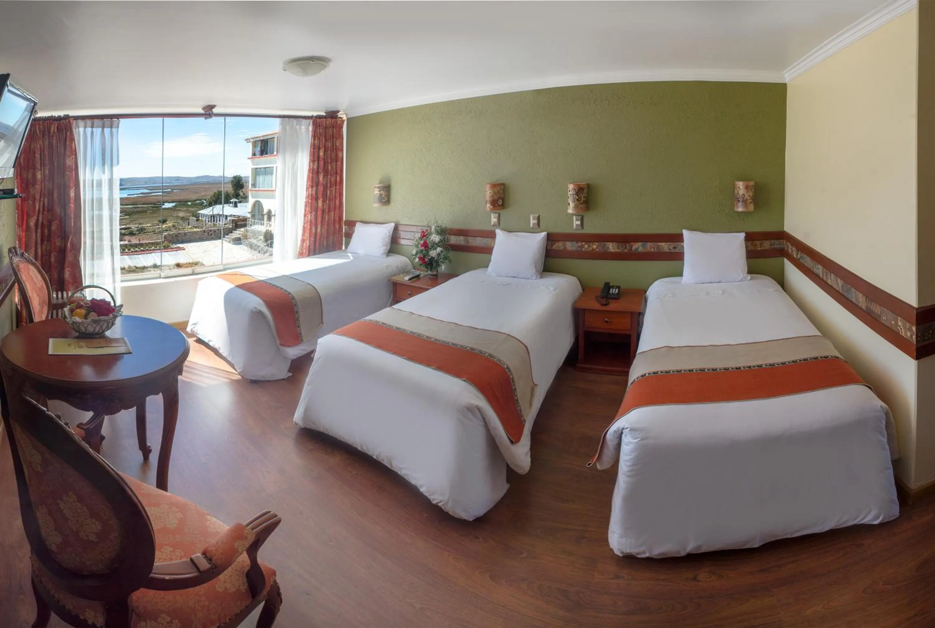 Photo of the whole room, Bed in Taypikala Lago