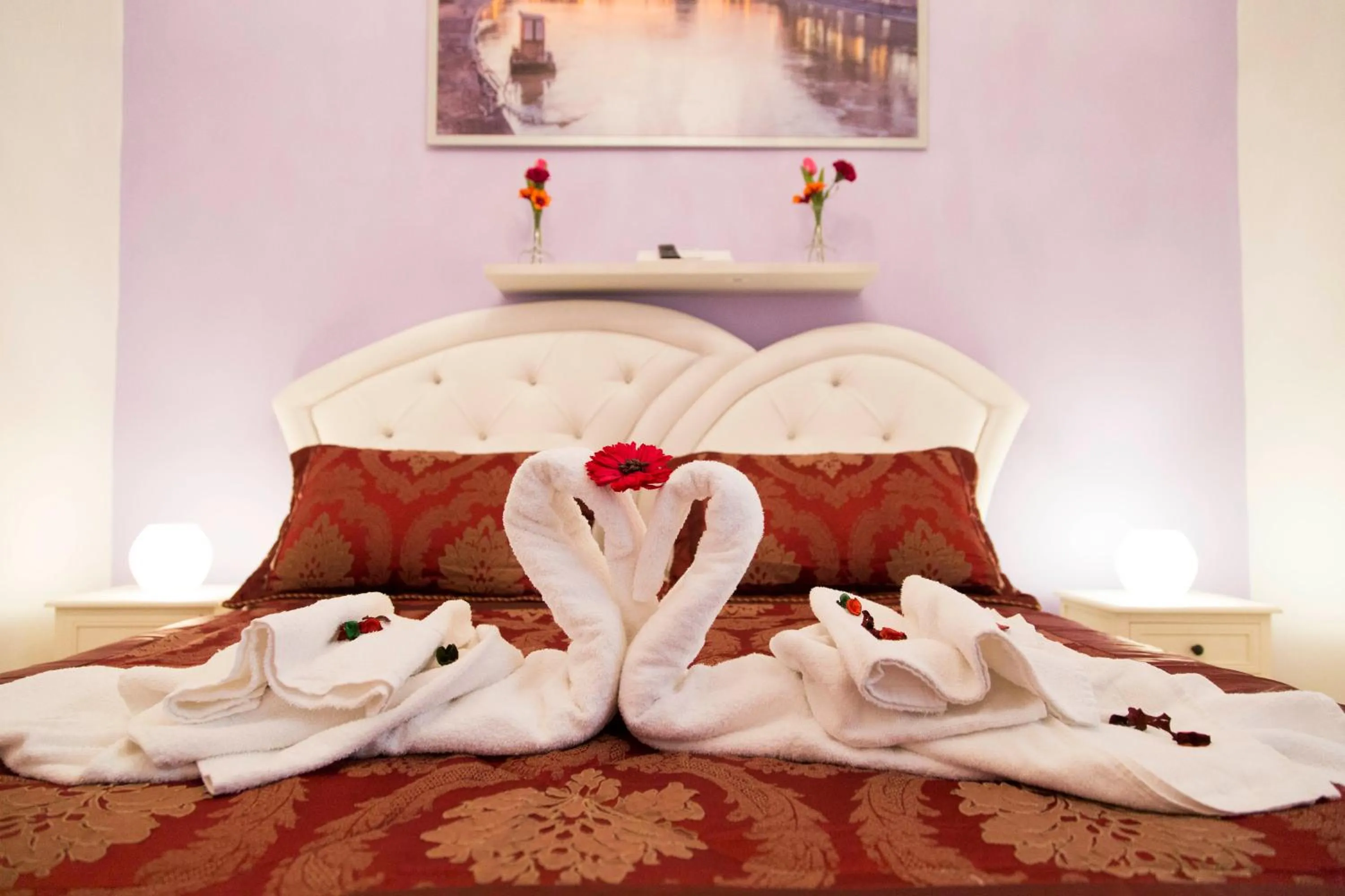 Photo of the whole room, Bed in Royal Vatican