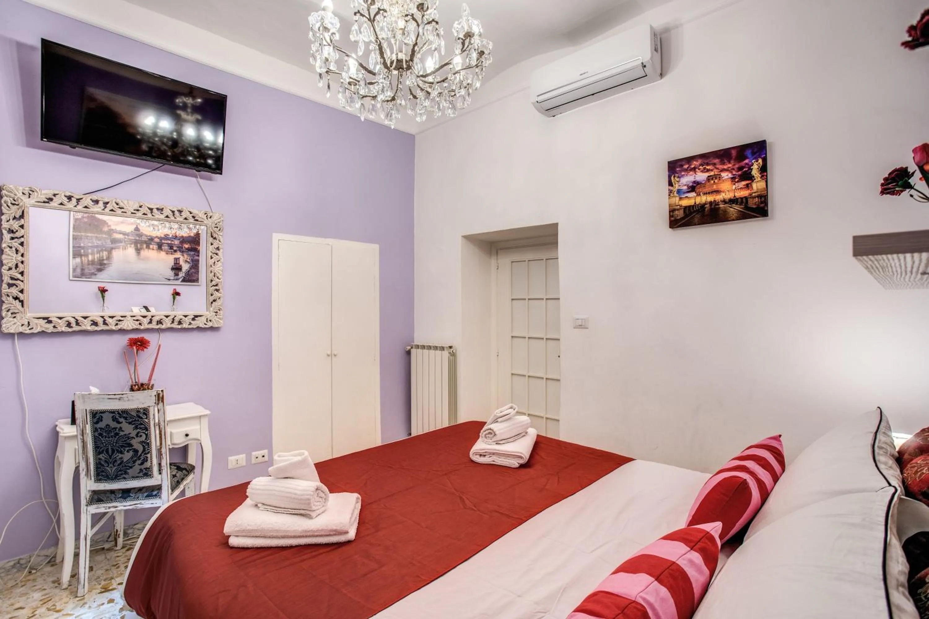 Bed in Royal Vatican