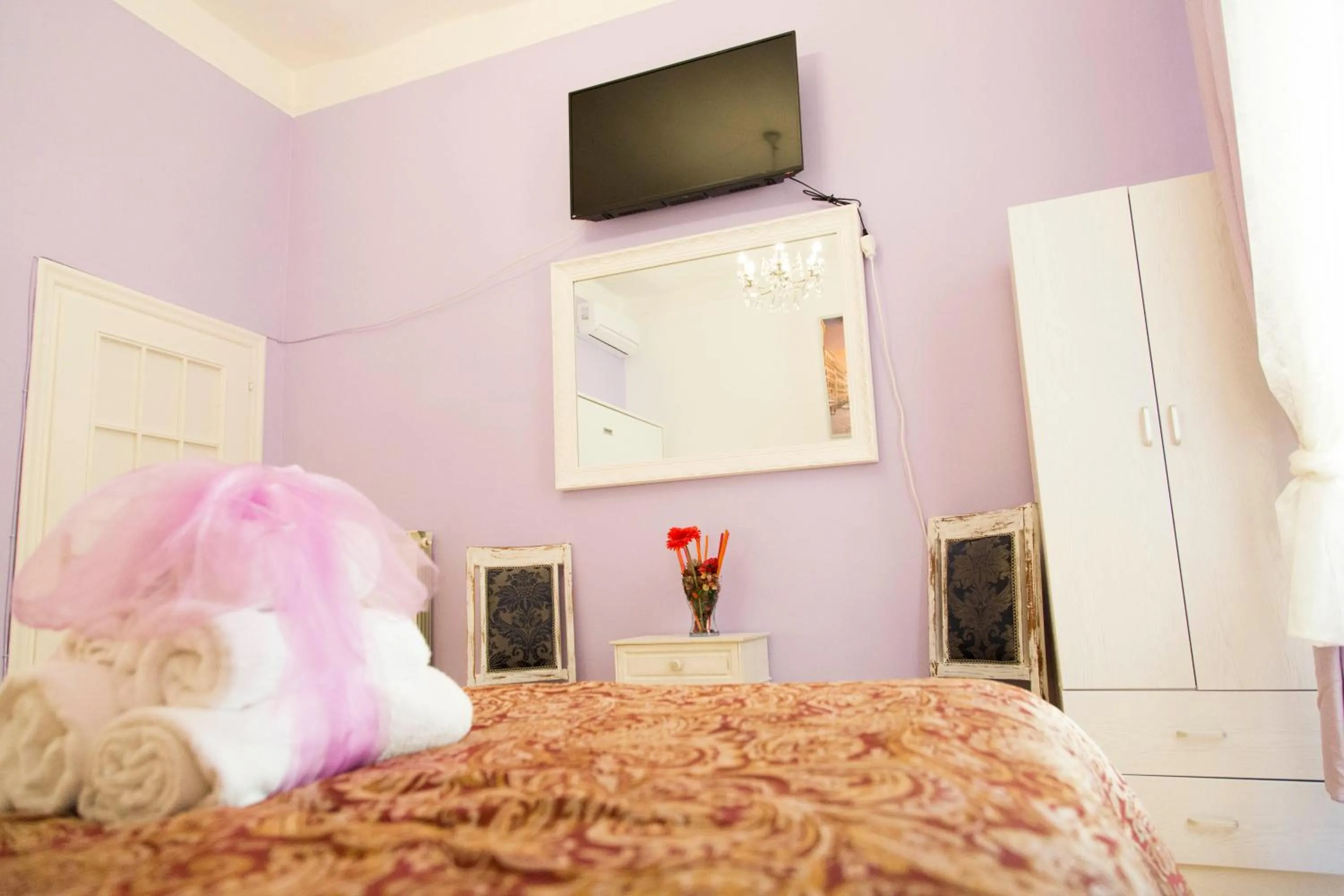 Bed in Royal Vatican