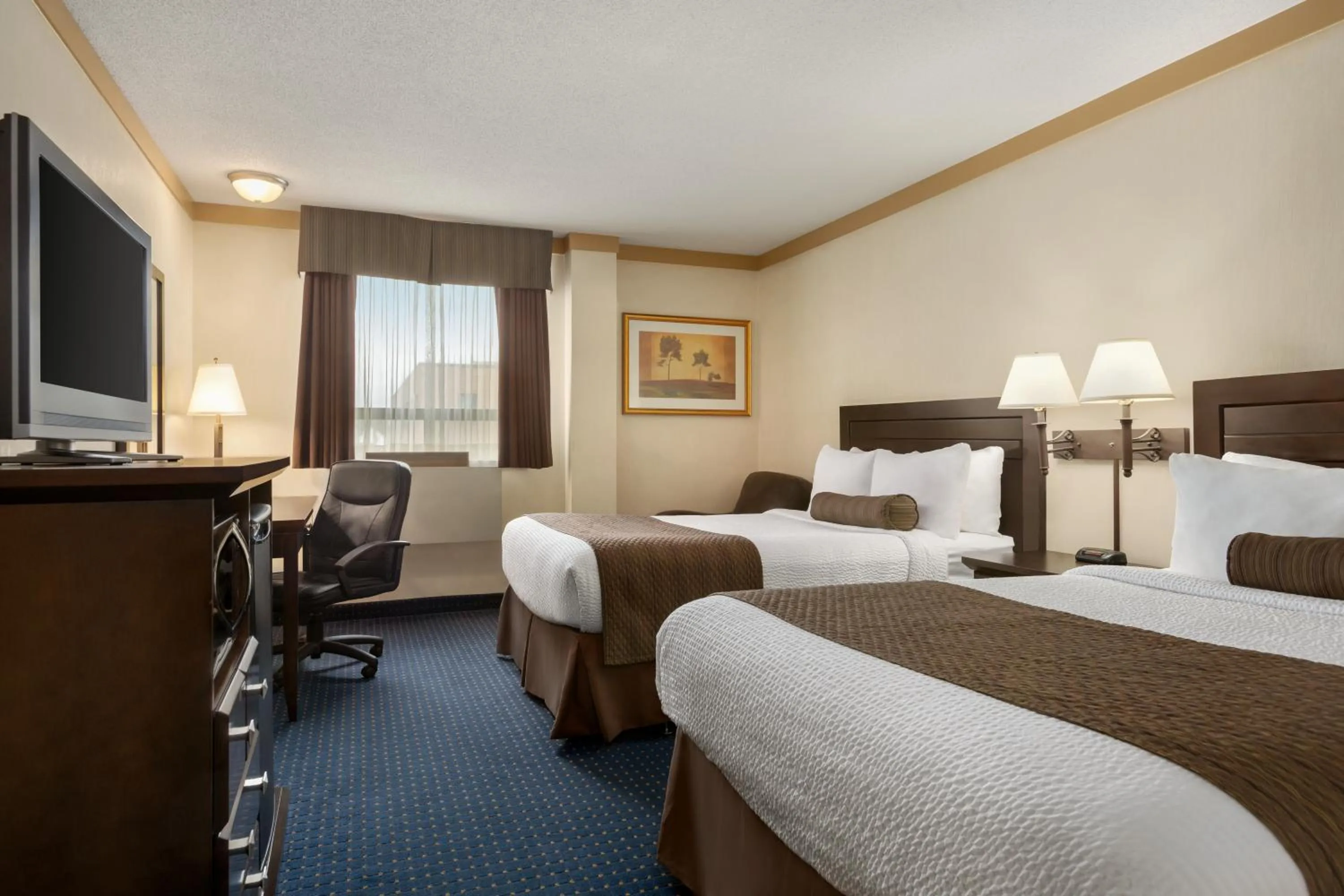 Photo of the whole room, Bed in Days Inn & Suites by Wyndham Sault Ste. Marie ON