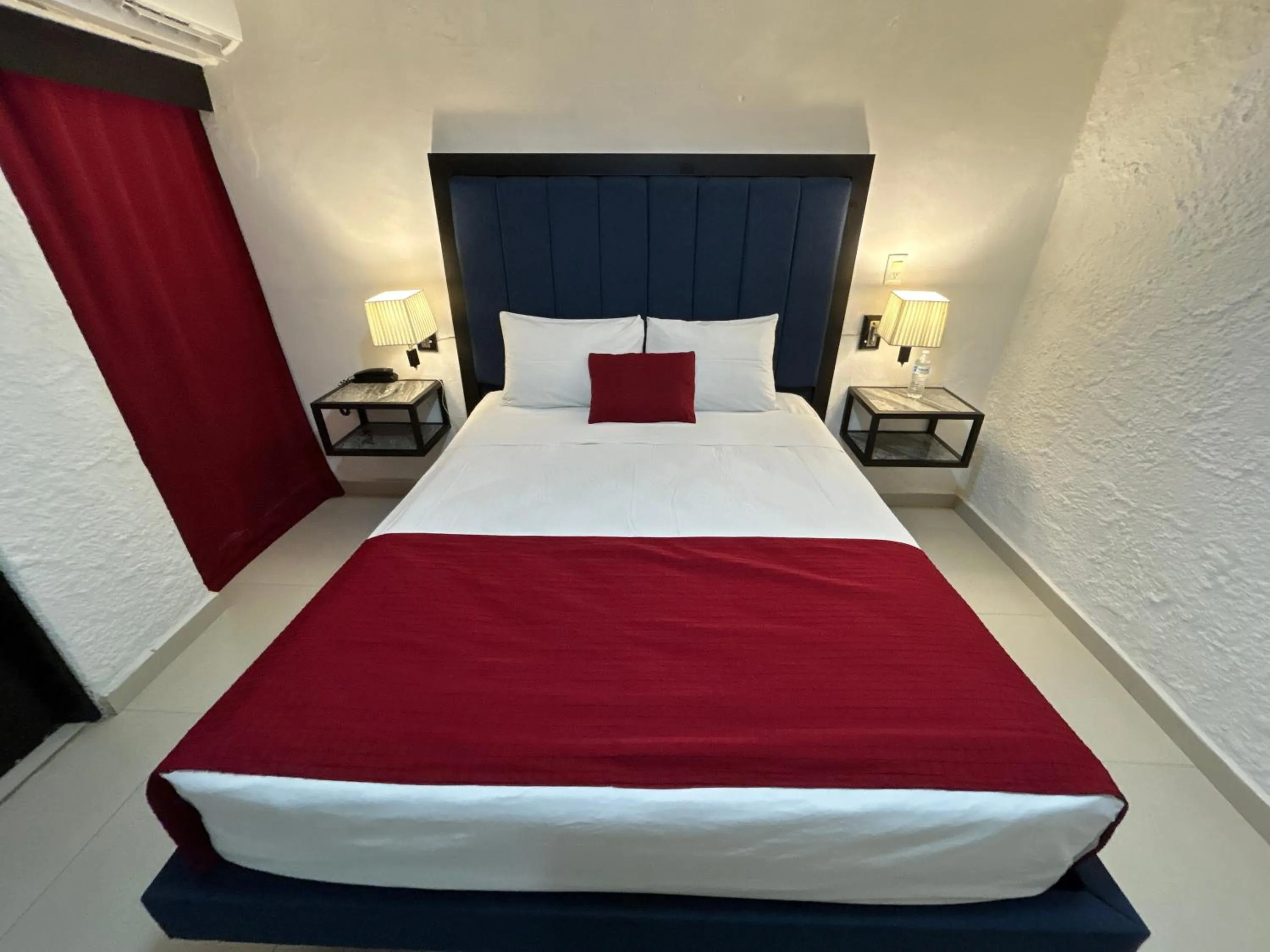 Photo of the whole room, Bed in Choco's Hotel