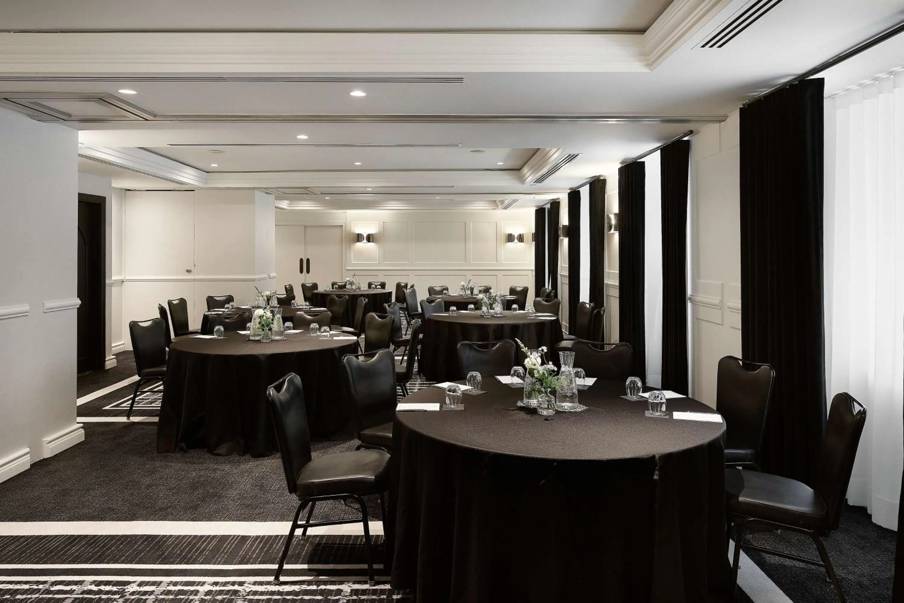 Meeting/conference room in Vogue Hotel Montreal Downtown, Curio Collection by Hilton