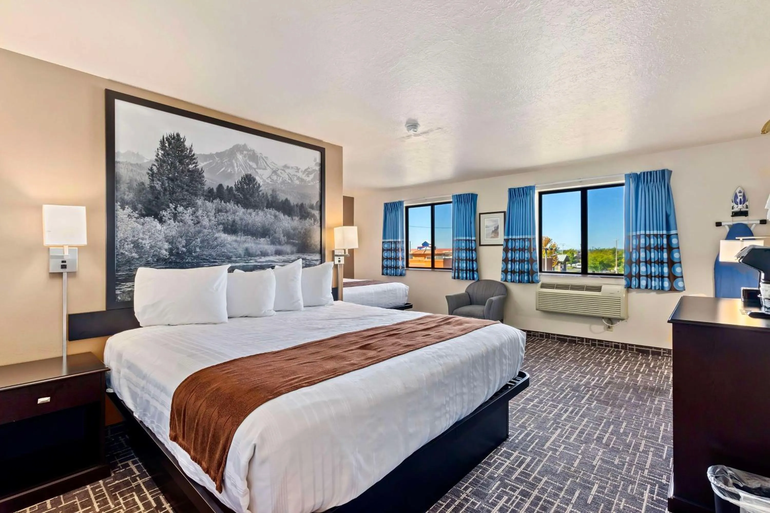 Photo of the whole room, Bed in SureStay Hotel by Best Western Twin Falls
