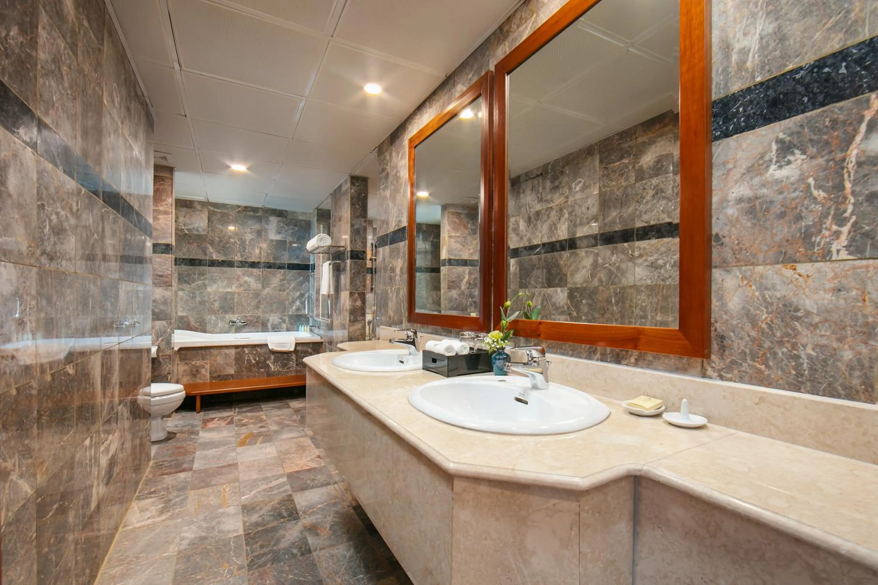 Shower in Nam Cuong Hai Duong Hotel