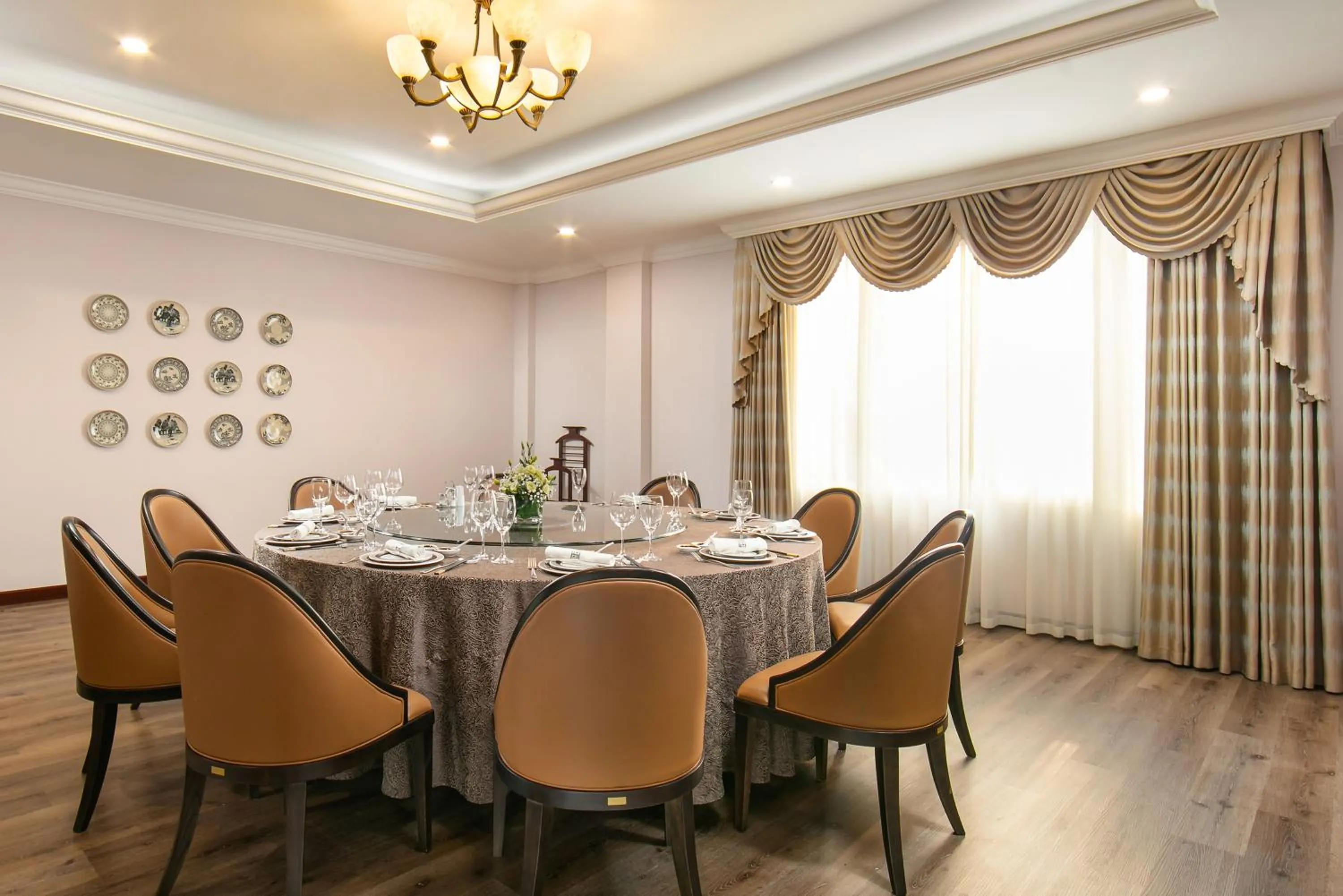 Seating area in Nam Cuong Hai Duong Hotel