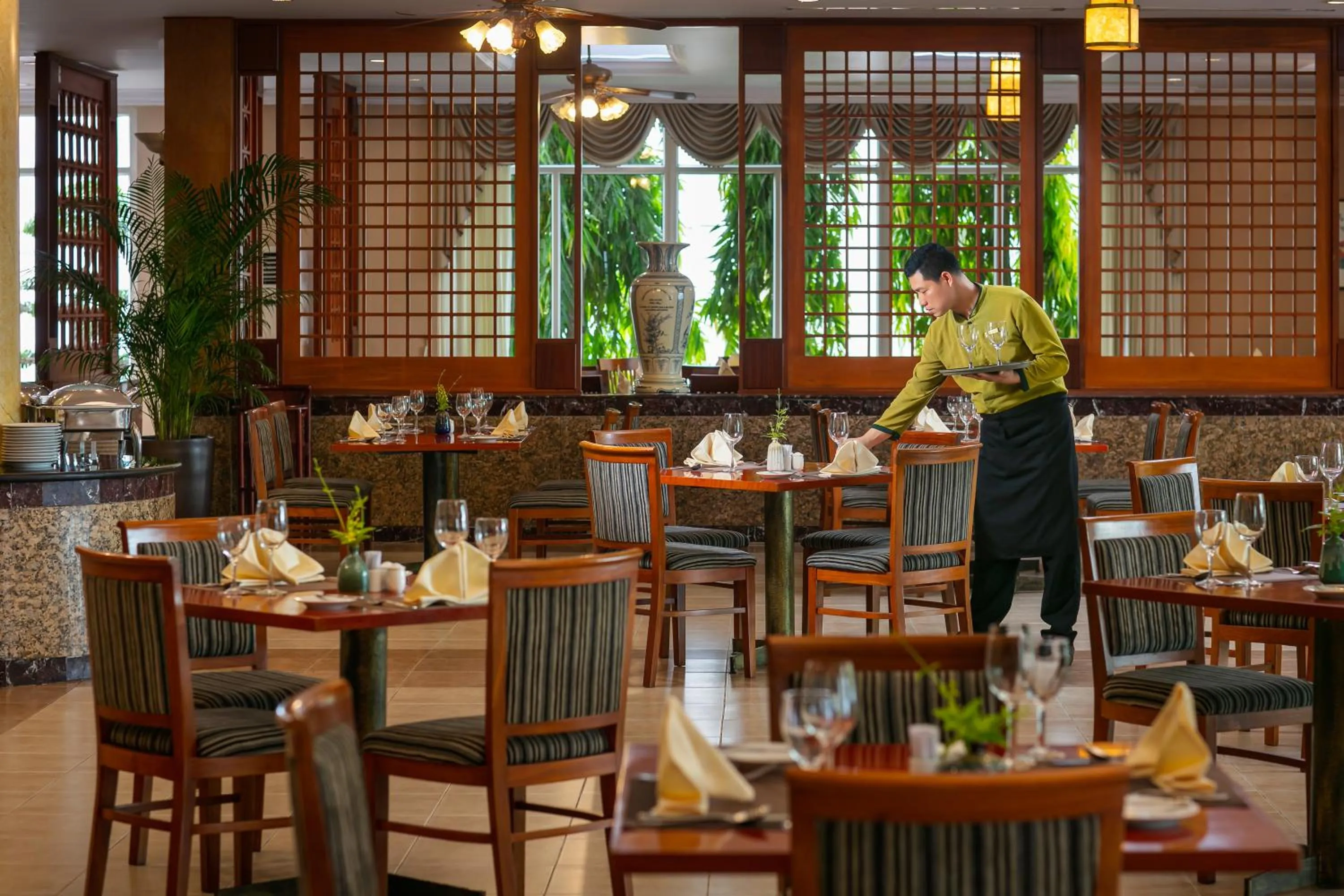 Restaurant/places to eat in Nam Cuong Hai Duong Hotel