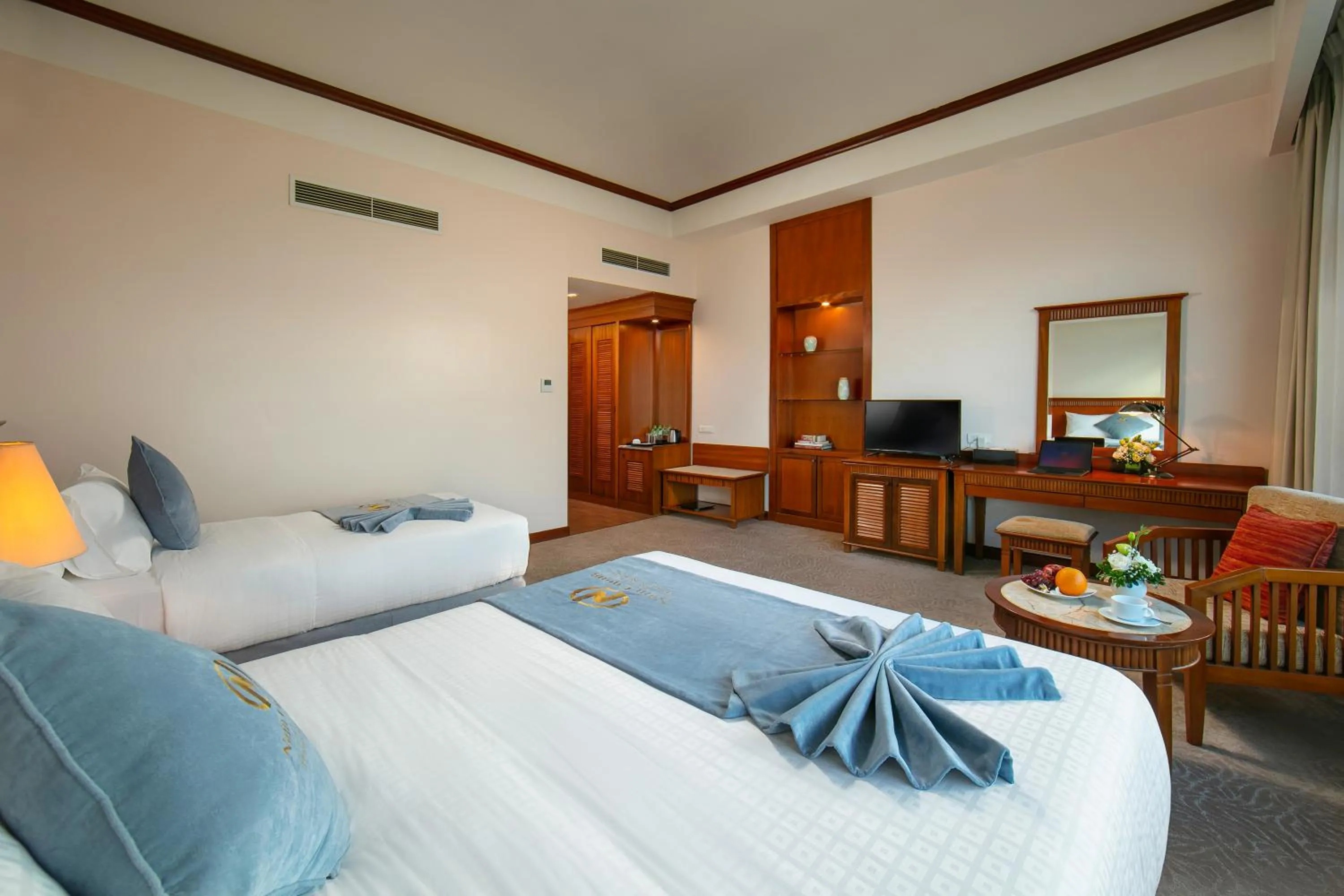 TV and multimedia, Bed in Nam Cuong Hai Duong Hotel