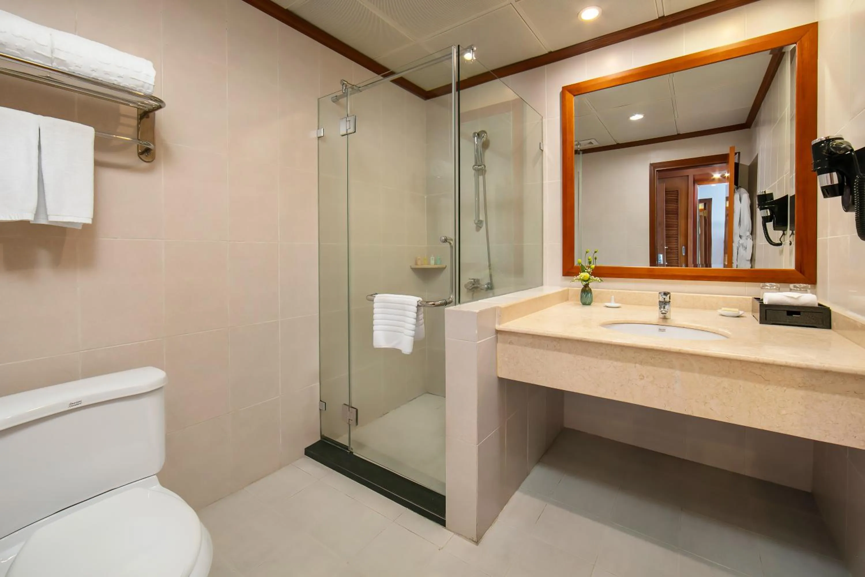 Shower in Nam Cuong Hai Duong Hotel