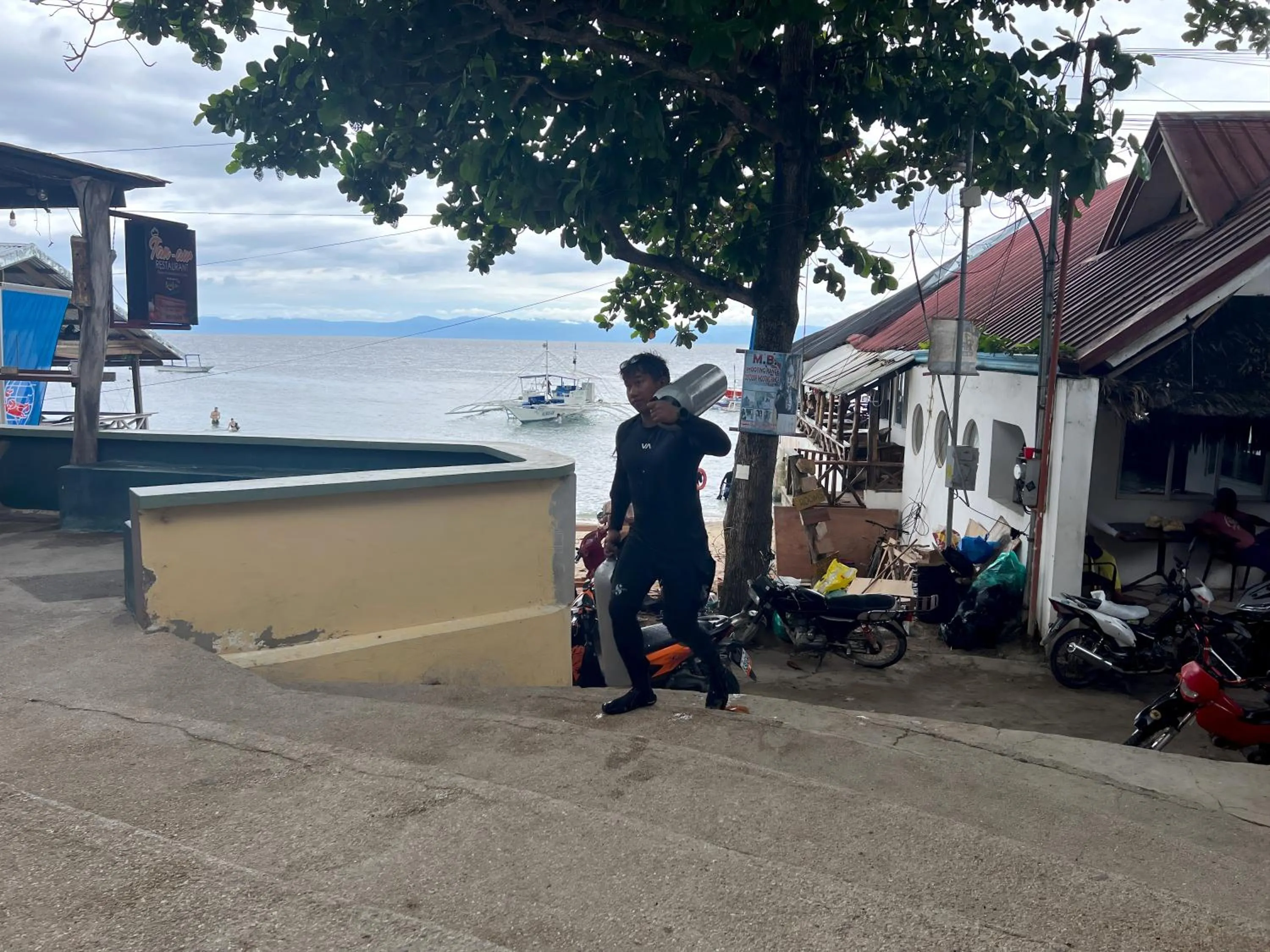 Diving in Neptune Diving Resort Moalboal