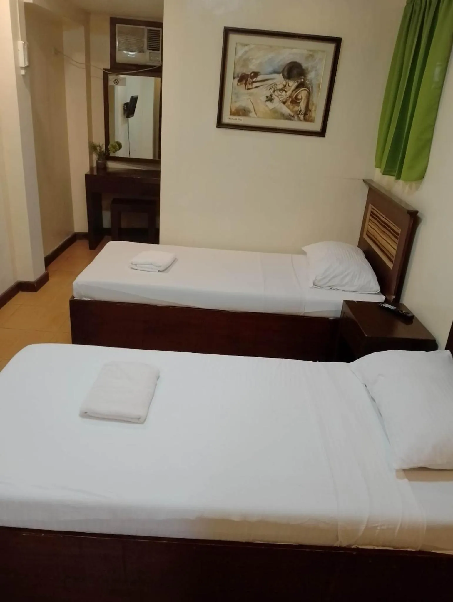 Bedroom, Bed in Darunday Manor