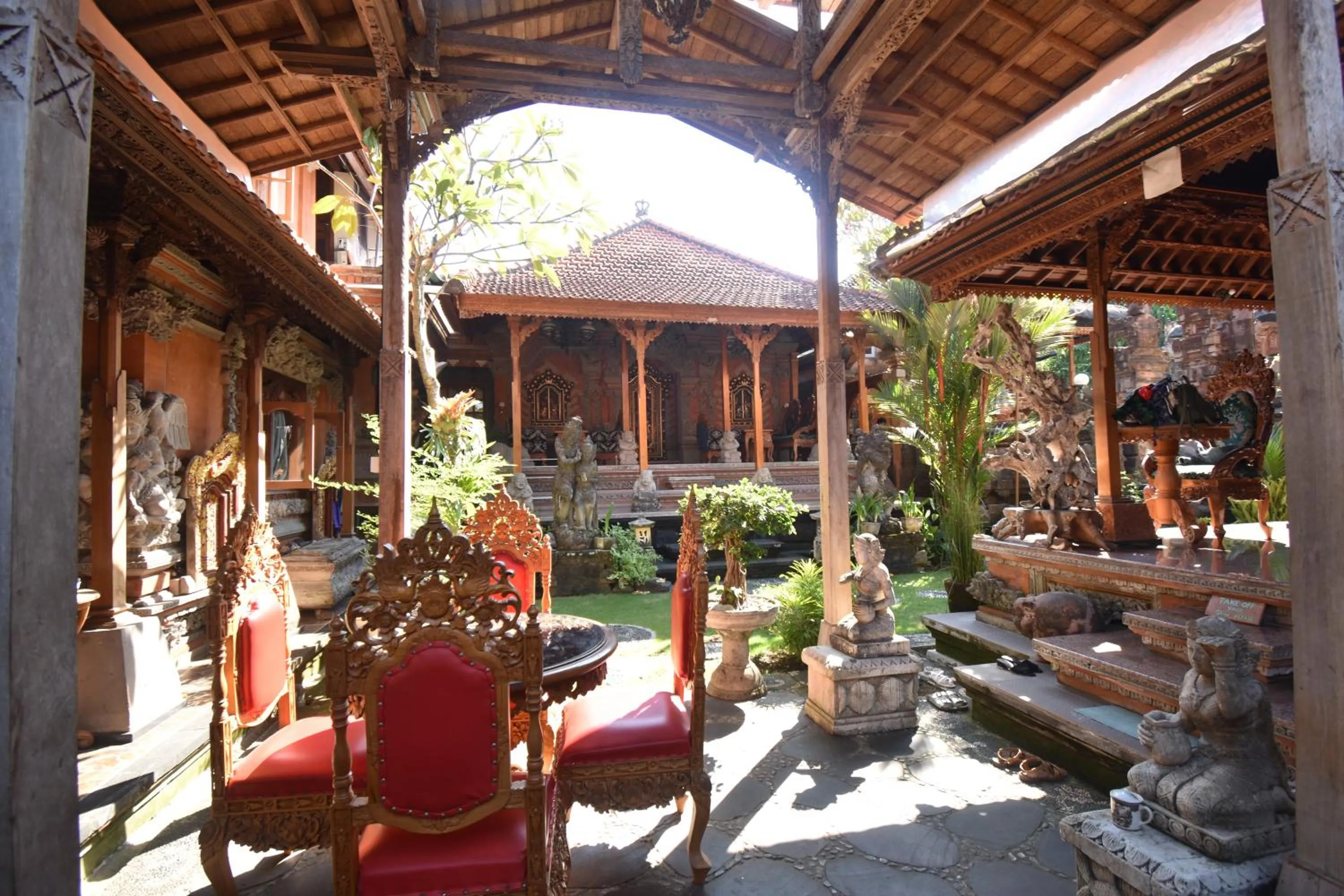 Restaurant/places to eat in Sania's House