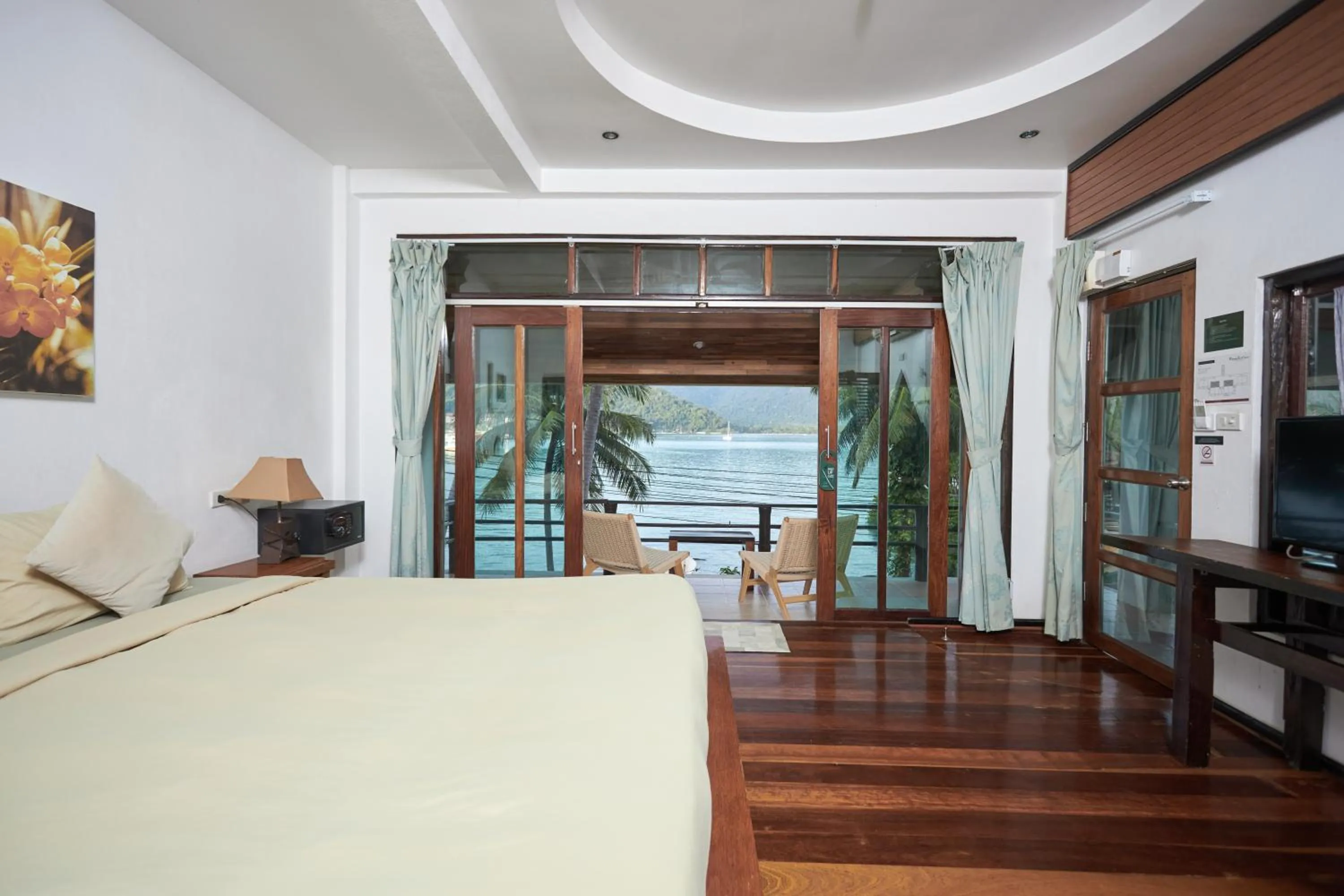 Patio, Bed in Resolution Resort