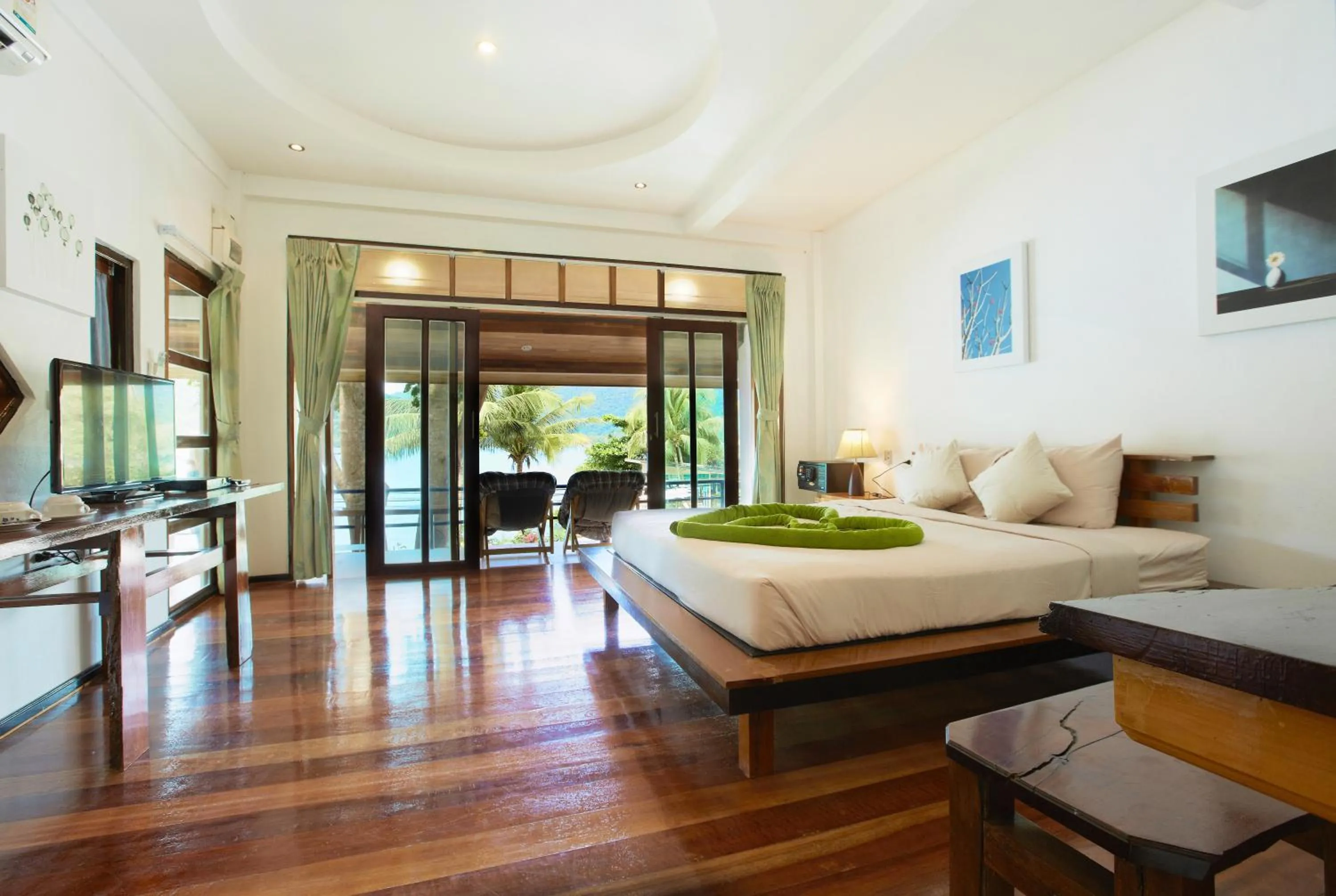 Patio, Bed in Resolution Resort