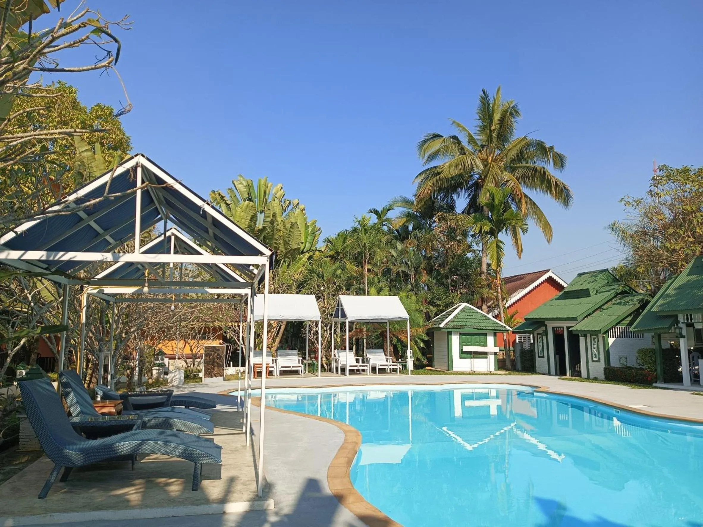 Swimming pool in Silamanee Resort & Spa Hotel
