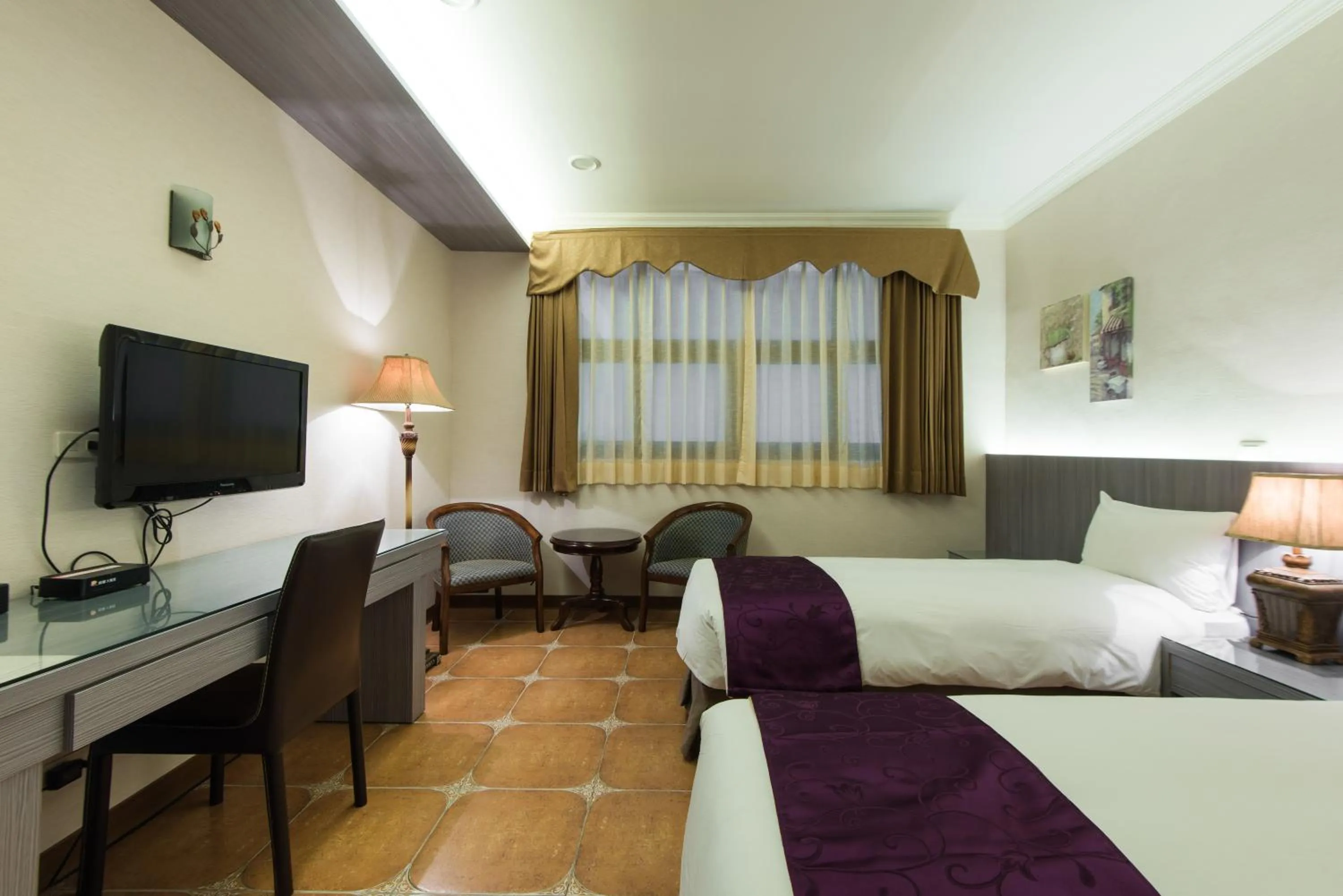 Photo of the whole room, Bed in Kending Kaying Hotel