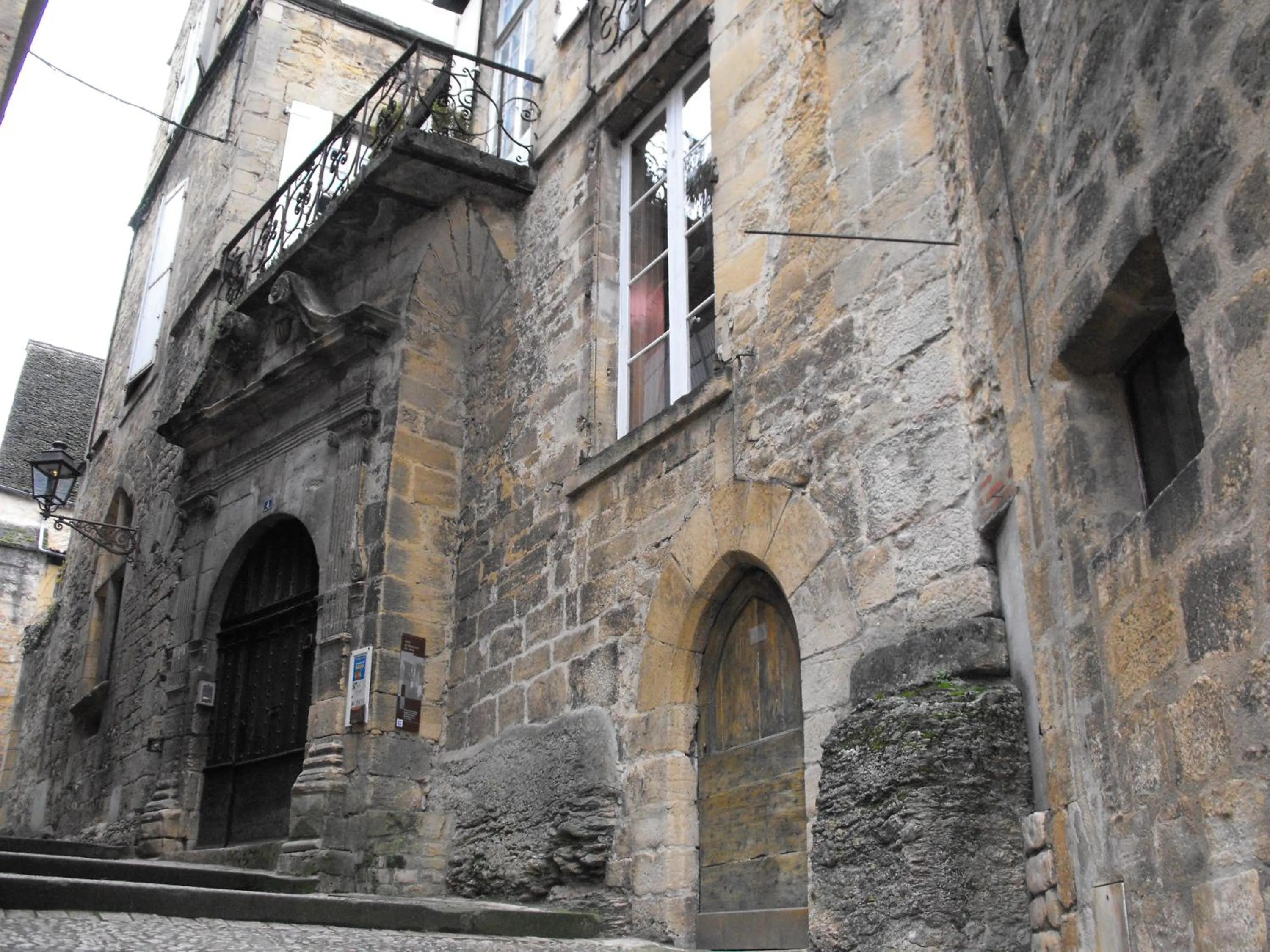 Facade/entrance in La Maison du Notaire Royal