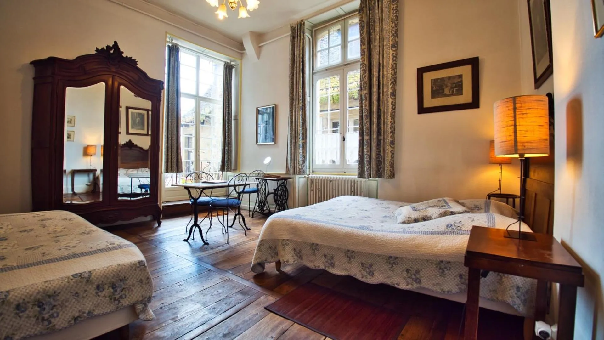 Photo of the whole room, Bed in La Maison du Notaire Royal