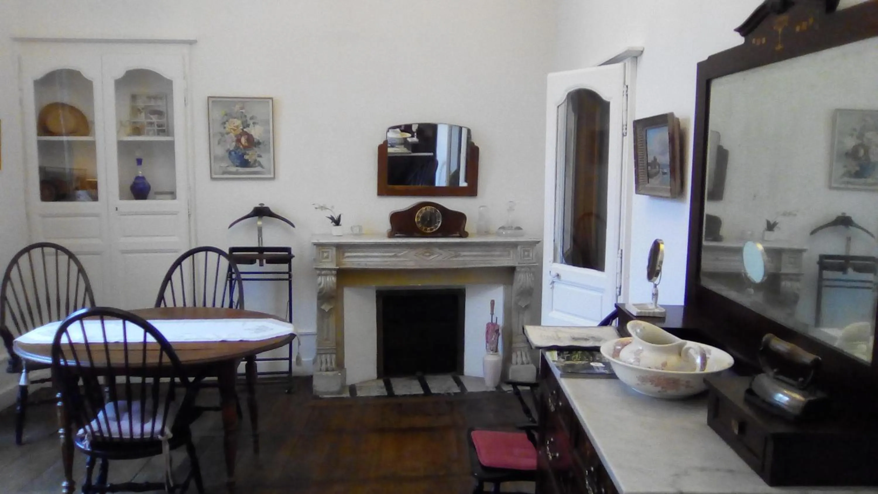 Photo of the whole room in La Maison du Notaire Royal