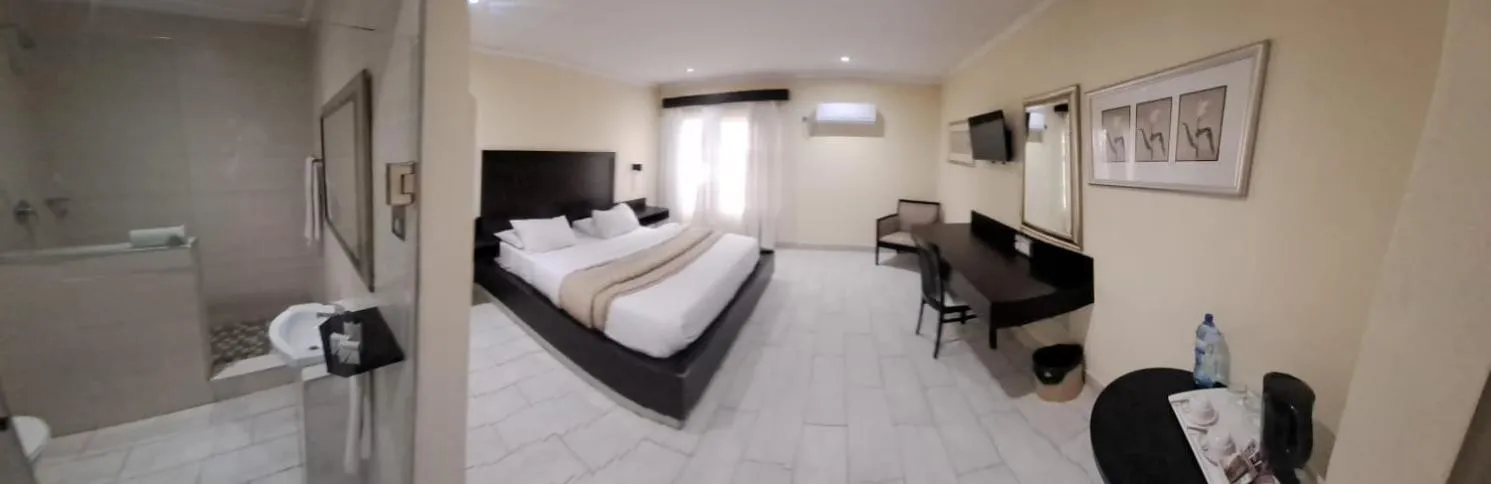 Bed in Villa Via Hotel Midrand