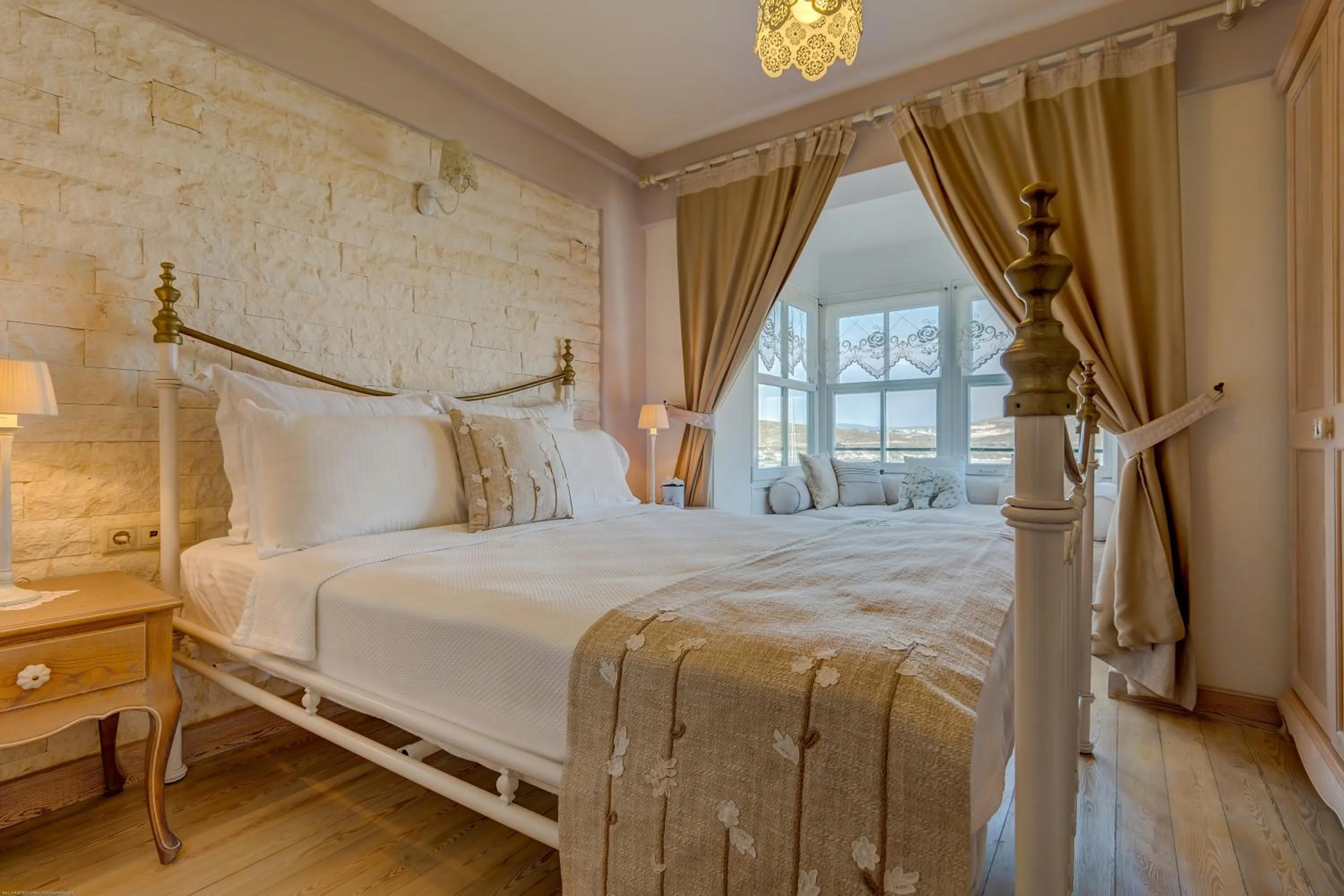 Seating area, Bed in Alacati Kapari Hotel - Special Category