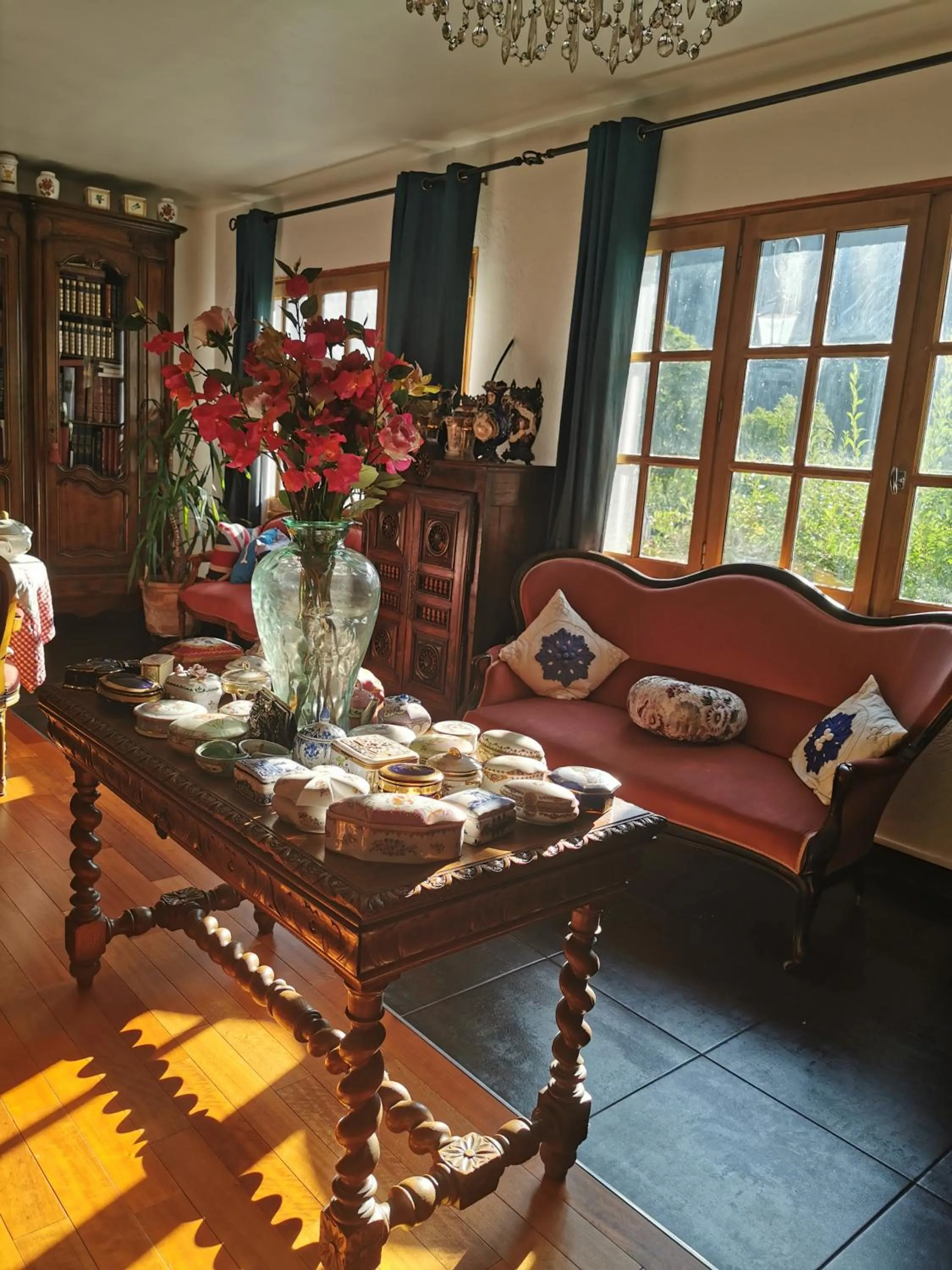 Seating area in Hotel bar b'rock