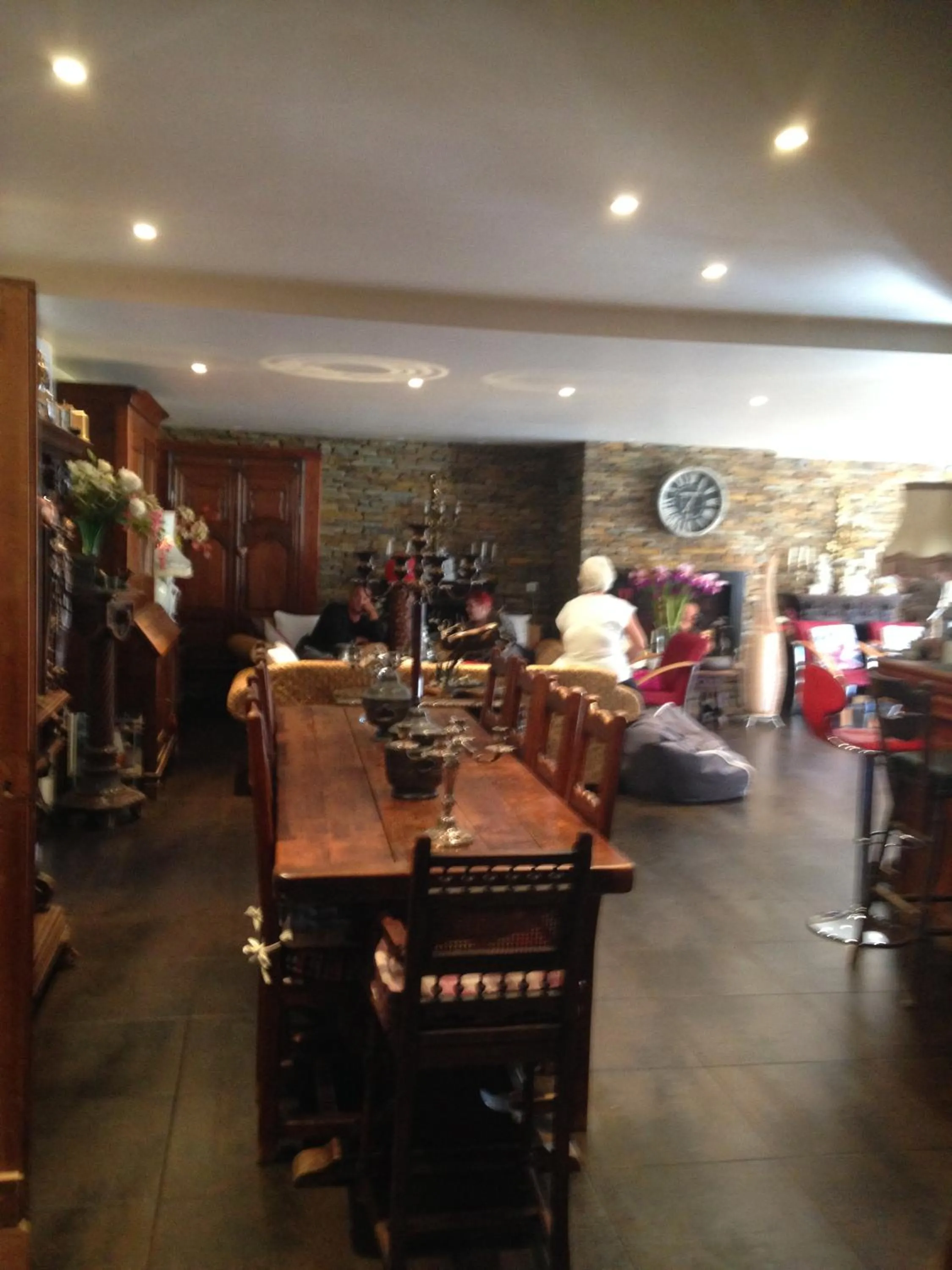 Restaurant/places to eat in Hotel bar b'rock