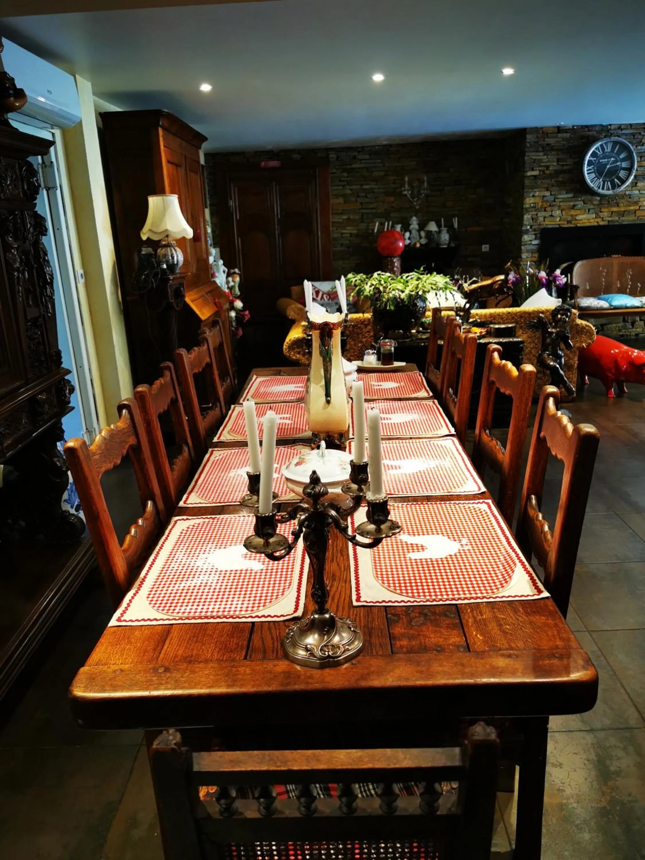 Restaurant/places to eat in Hotel bar b'rock