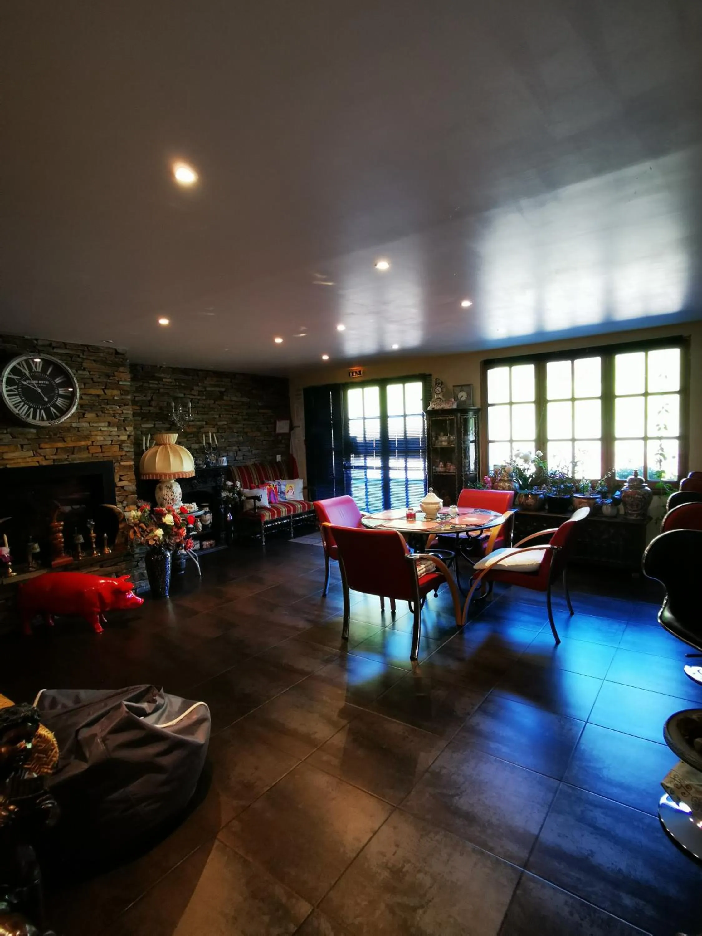 Restaurant/places to eat in Hotel bar b'rock