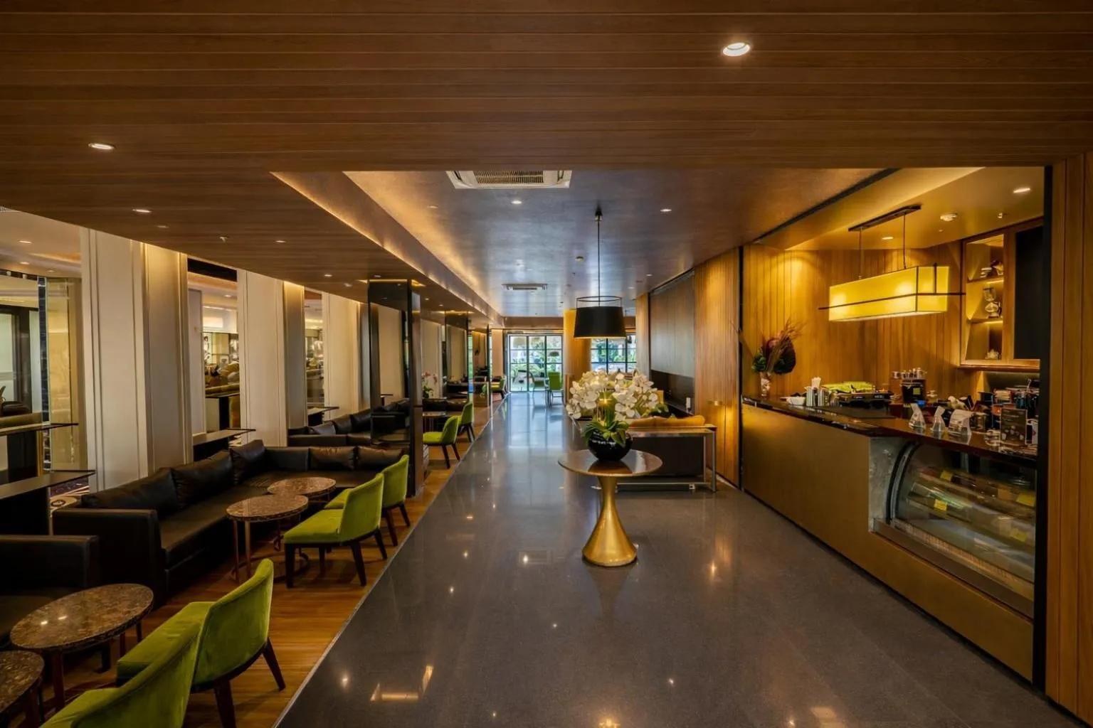 Restaurant/places to eat in The Mirah Hotel Bogor