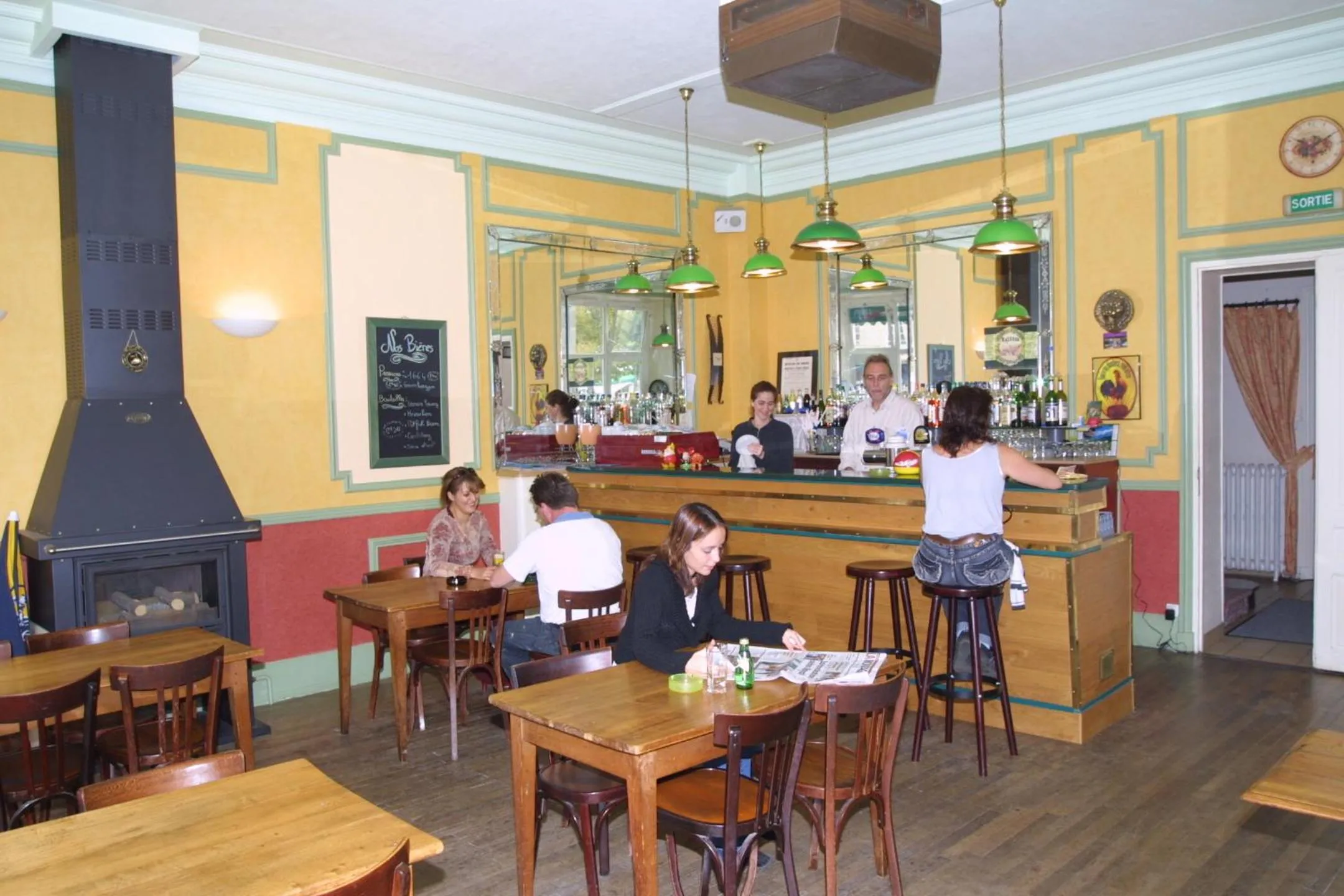 Lounge or bar in Au Relais du Parc de Millevaches