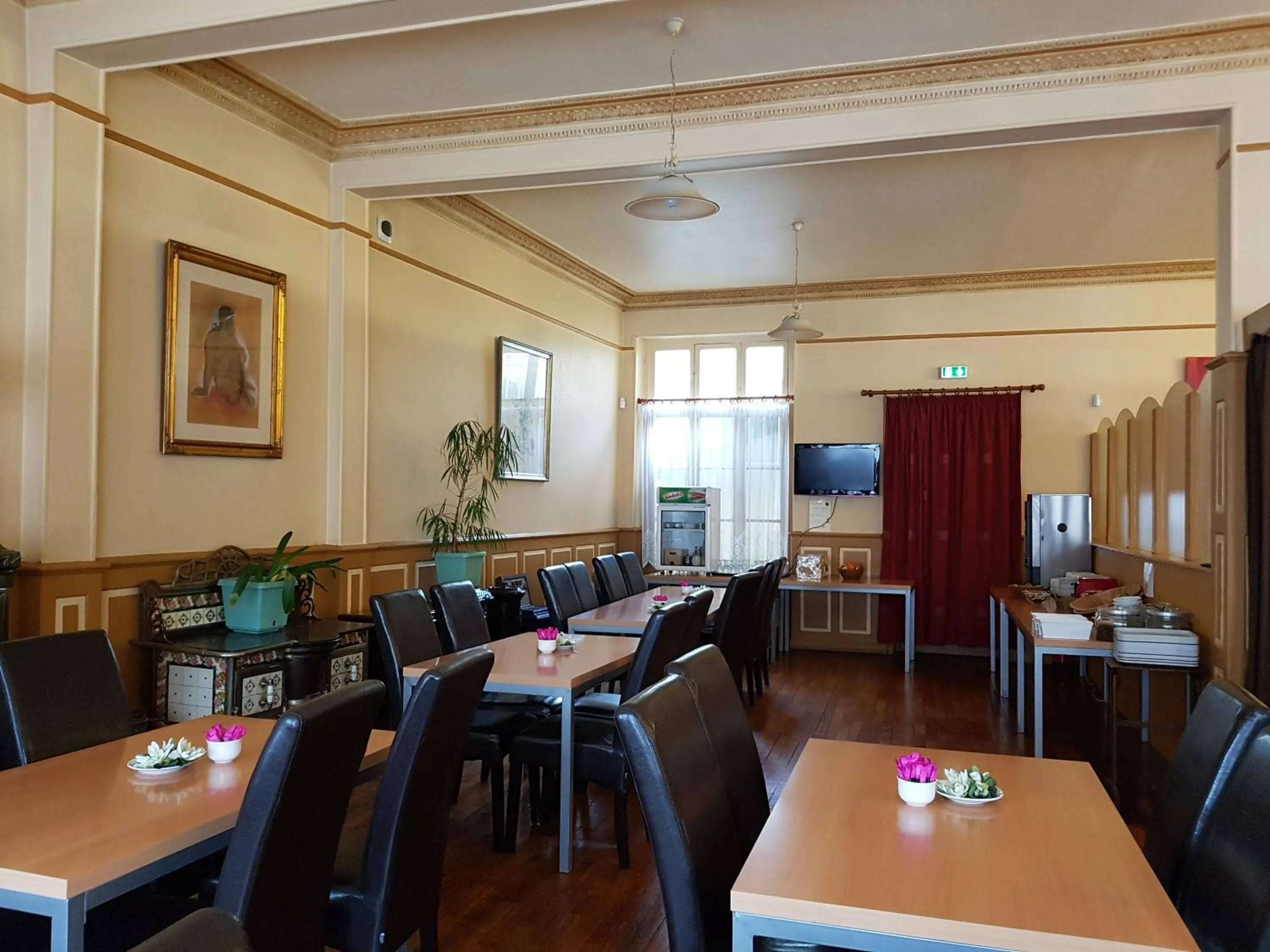 Buffet breakfast in Hotel Restaurant La Sirène