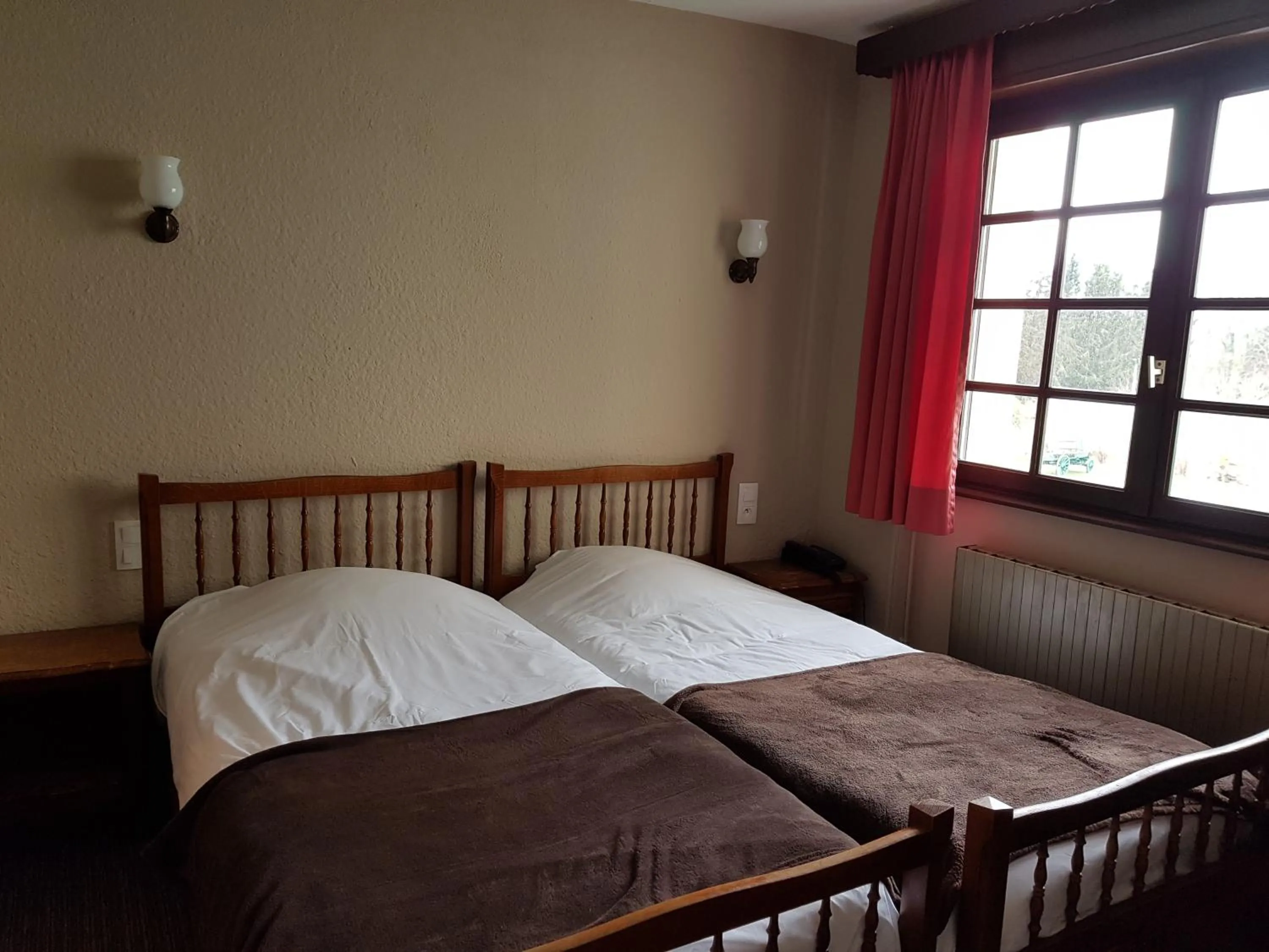 Bed in Hotel Restaurant La Sirène