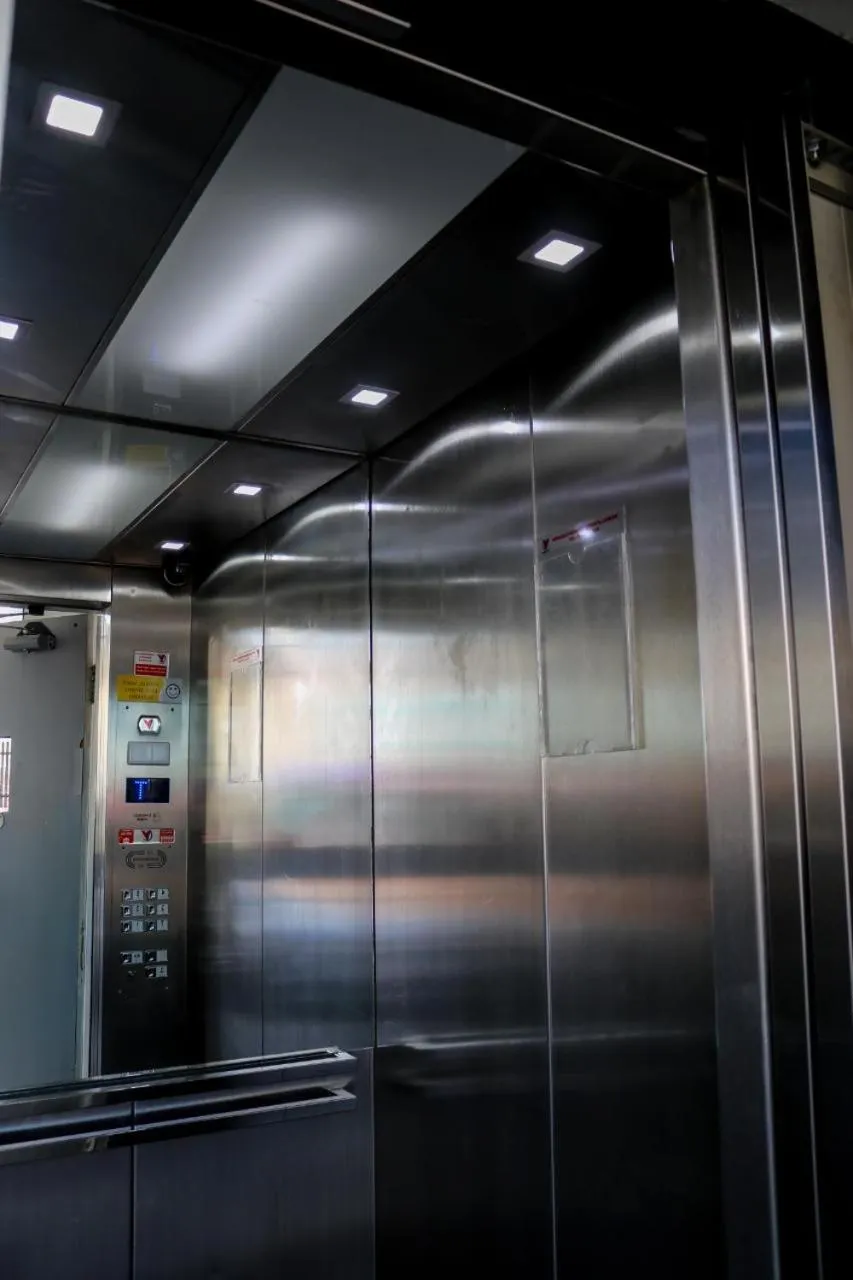 elevator in Center Plaza Hotel