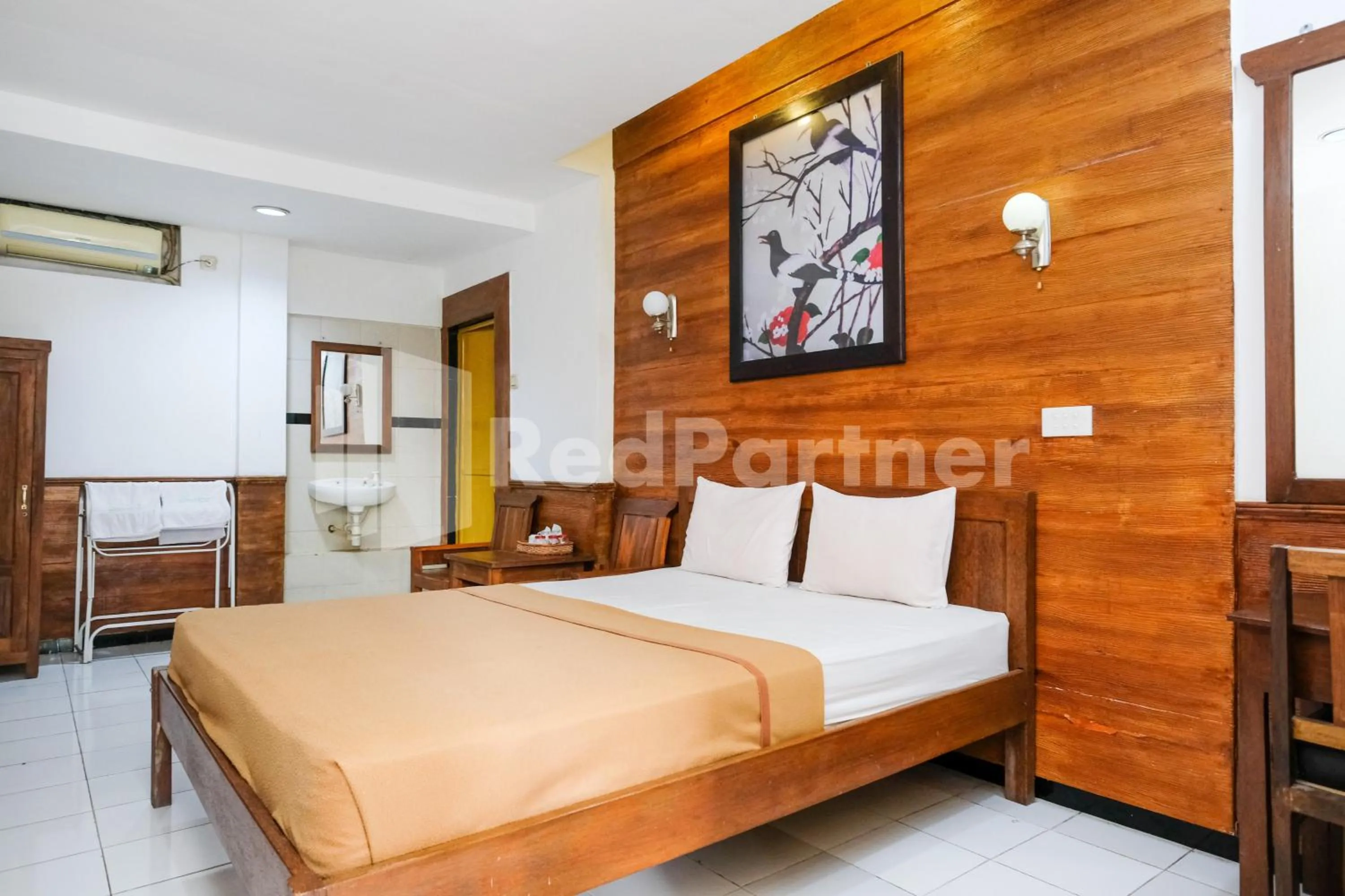 Bedroom, Bed in The Soemarsono Hotel near Ambarrukmo Plaza Mall RedPartner