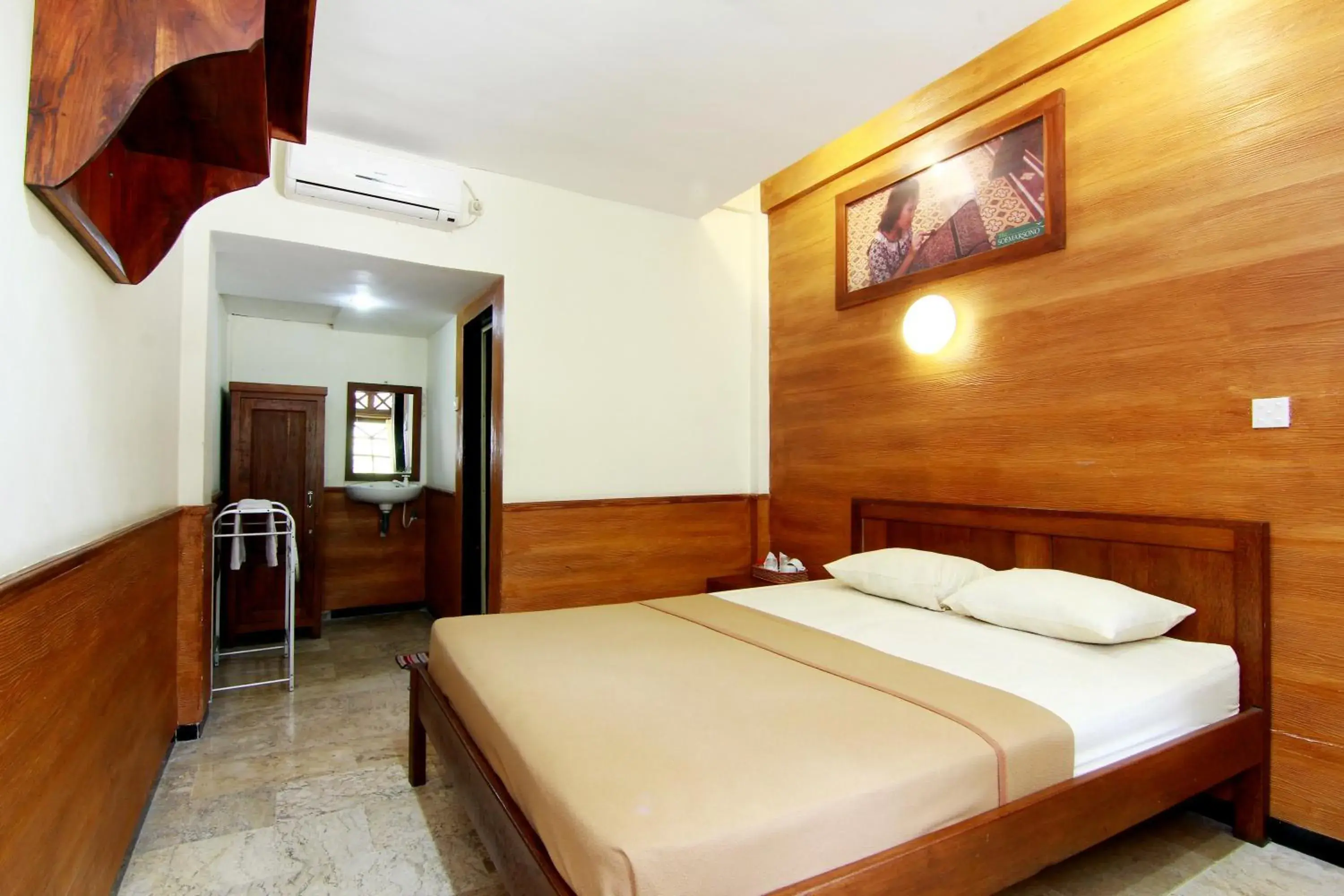 Standard Double or Twin Room in The Soemarsono Hotel Standard Double or Twin Room in The Soemarsono Hotel