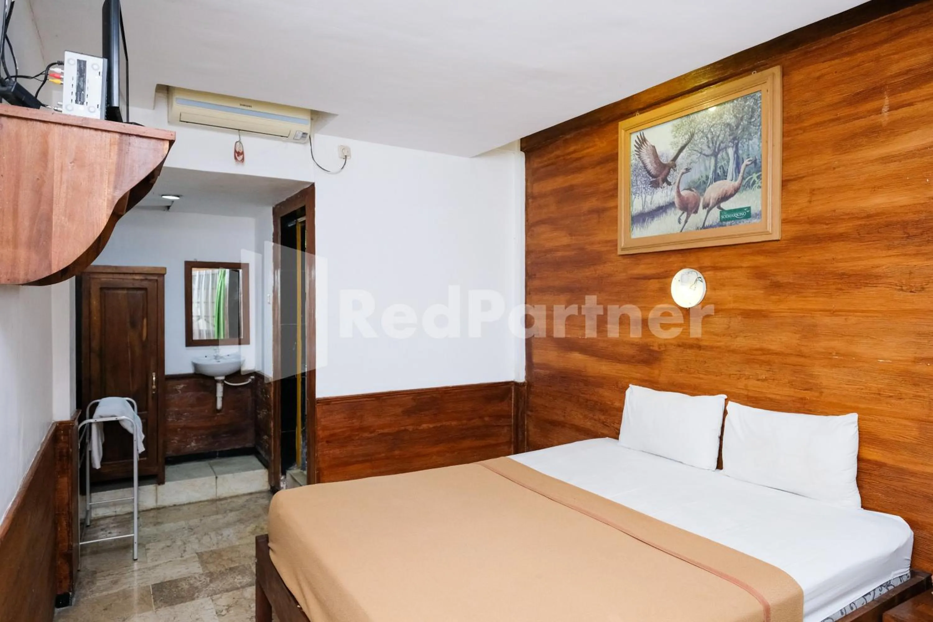 Bedroom, Bed in The Soemarsono Hotel near Ambarrukmo Plaza Mall RedPartner