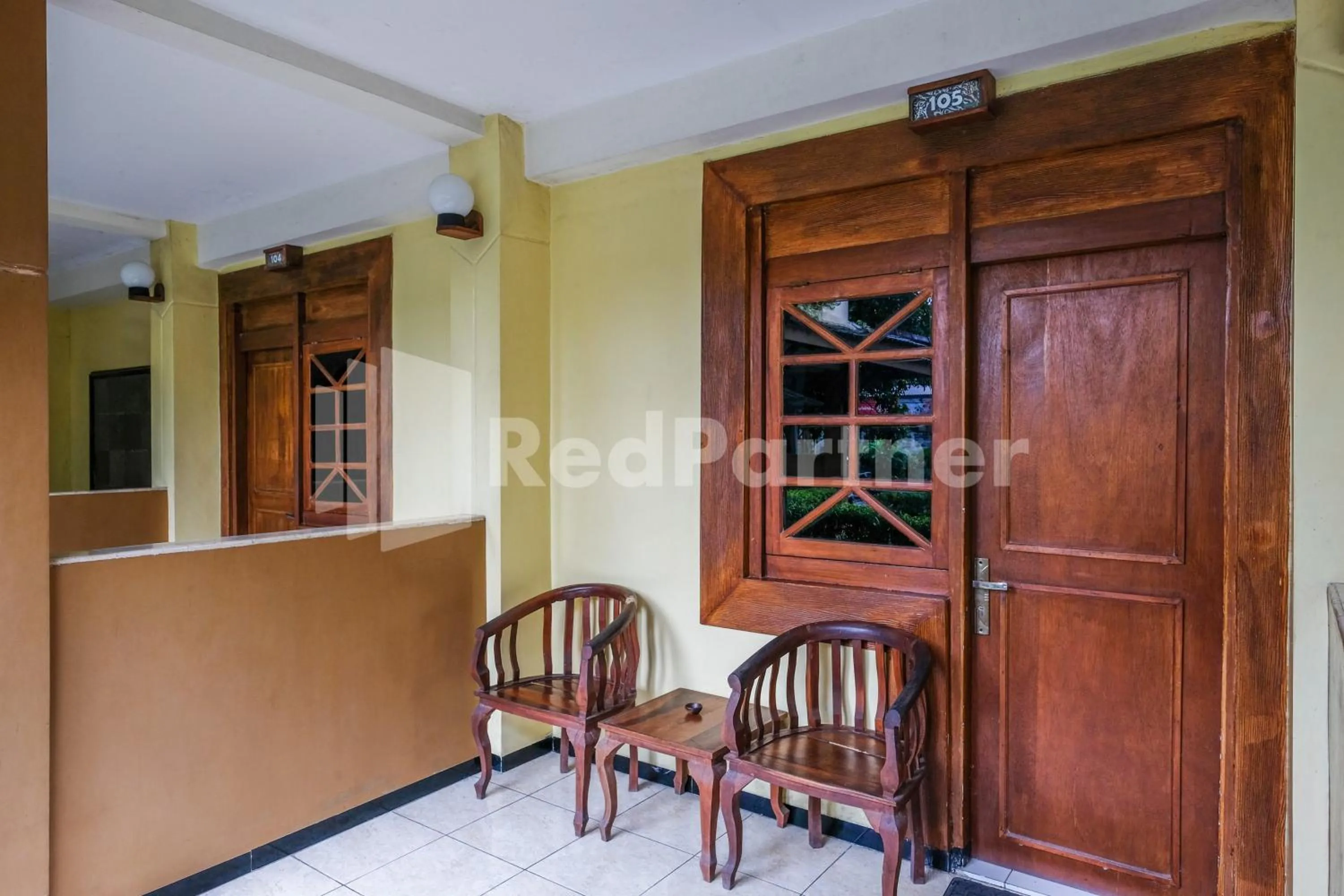 Seating area in The Soemarsono Hotel near Ambarrukmo Plaza Mall RedPartner