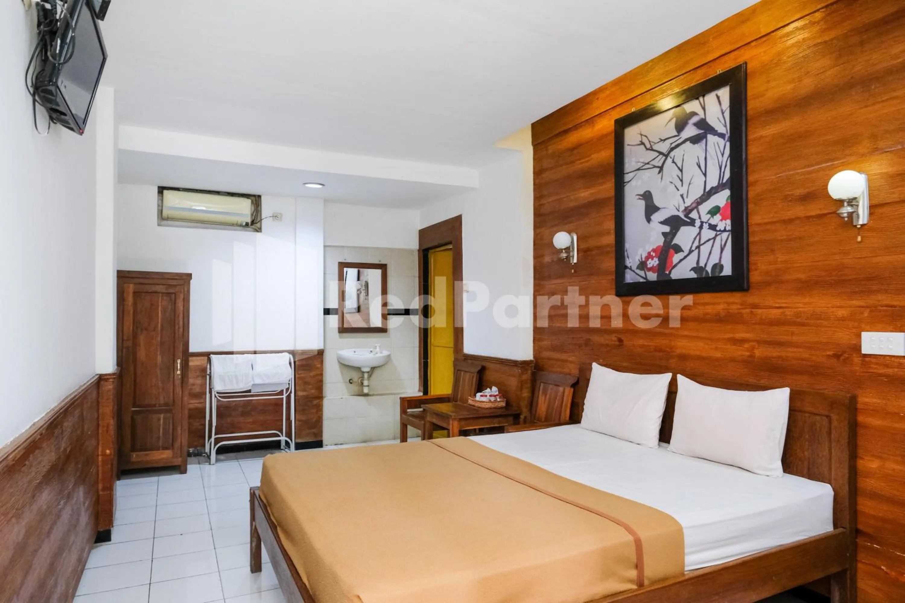 Bedroom, Bed in The Soemarsono Hotel near Ambarrukmo Plaza Mall RedPartner