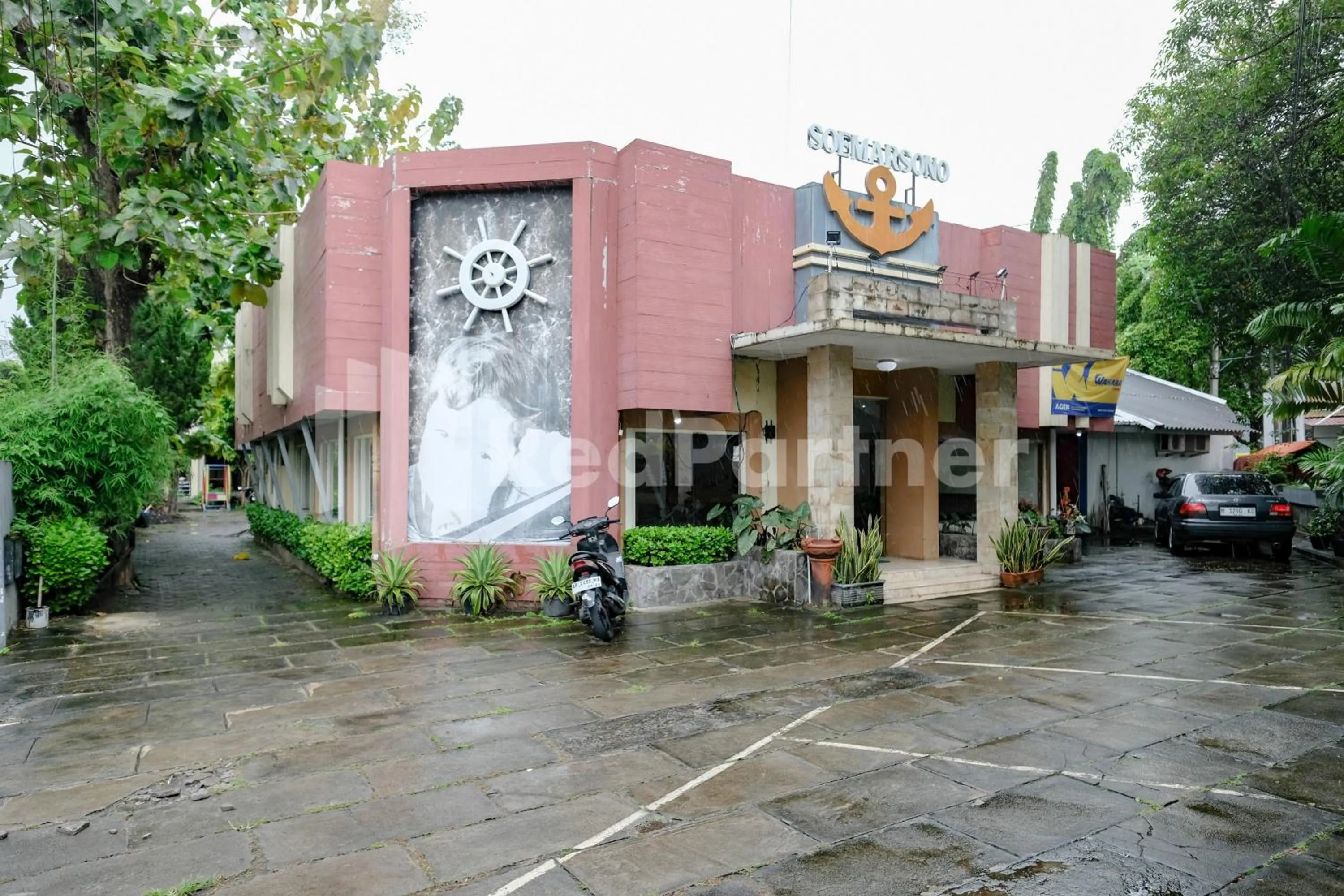 Facade/entrance in The Soemarsono Hotel near Ambarrukmo Plaza Mall RedPartner