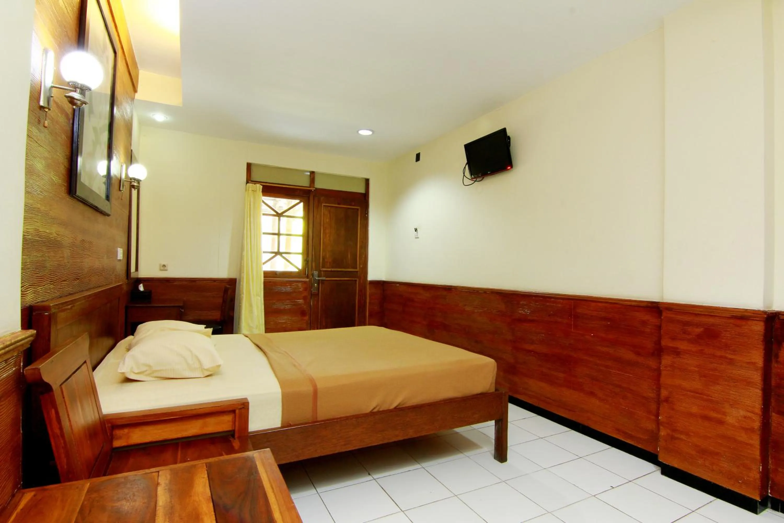 Bed in The Soemarsono Hotel