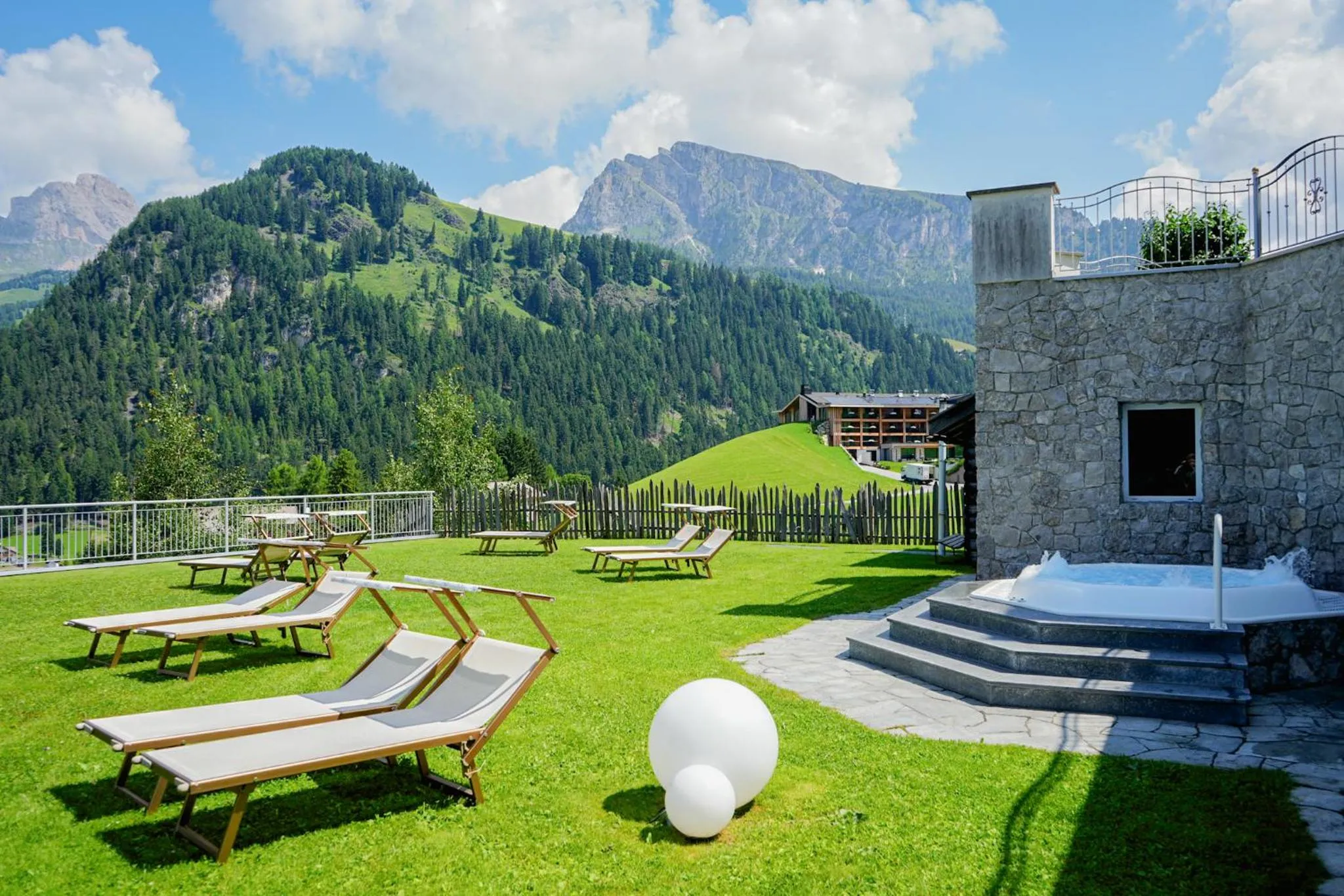 Hot Tub in Hotel Chalet Dlaces