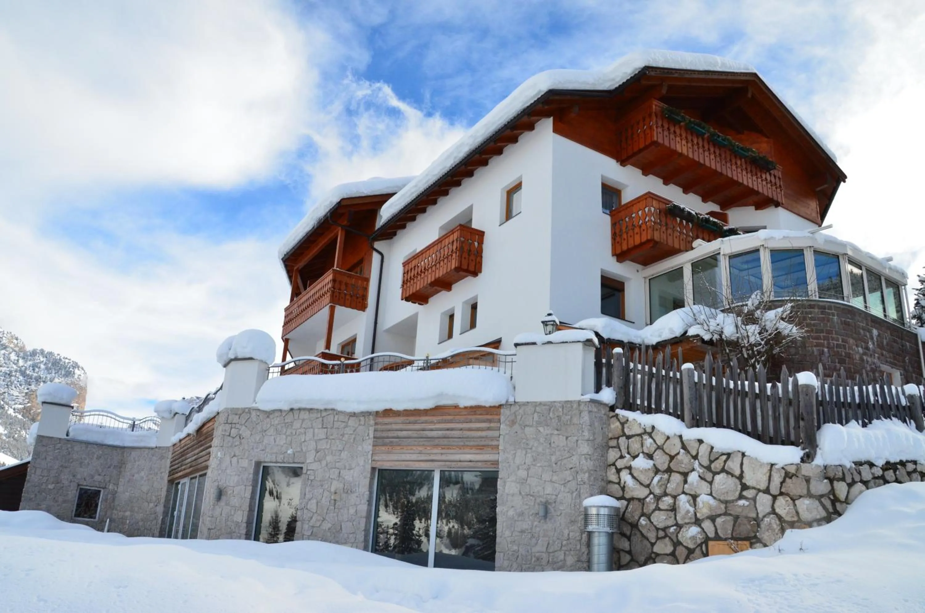 Property building in Hotel Chalet Dlaces