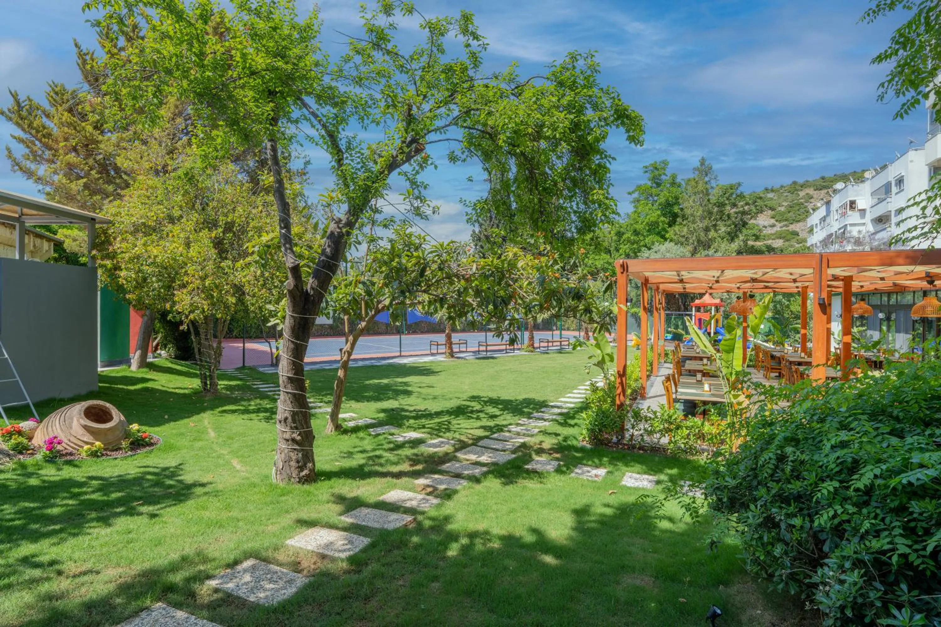 Marbel Hotel by PalmWings