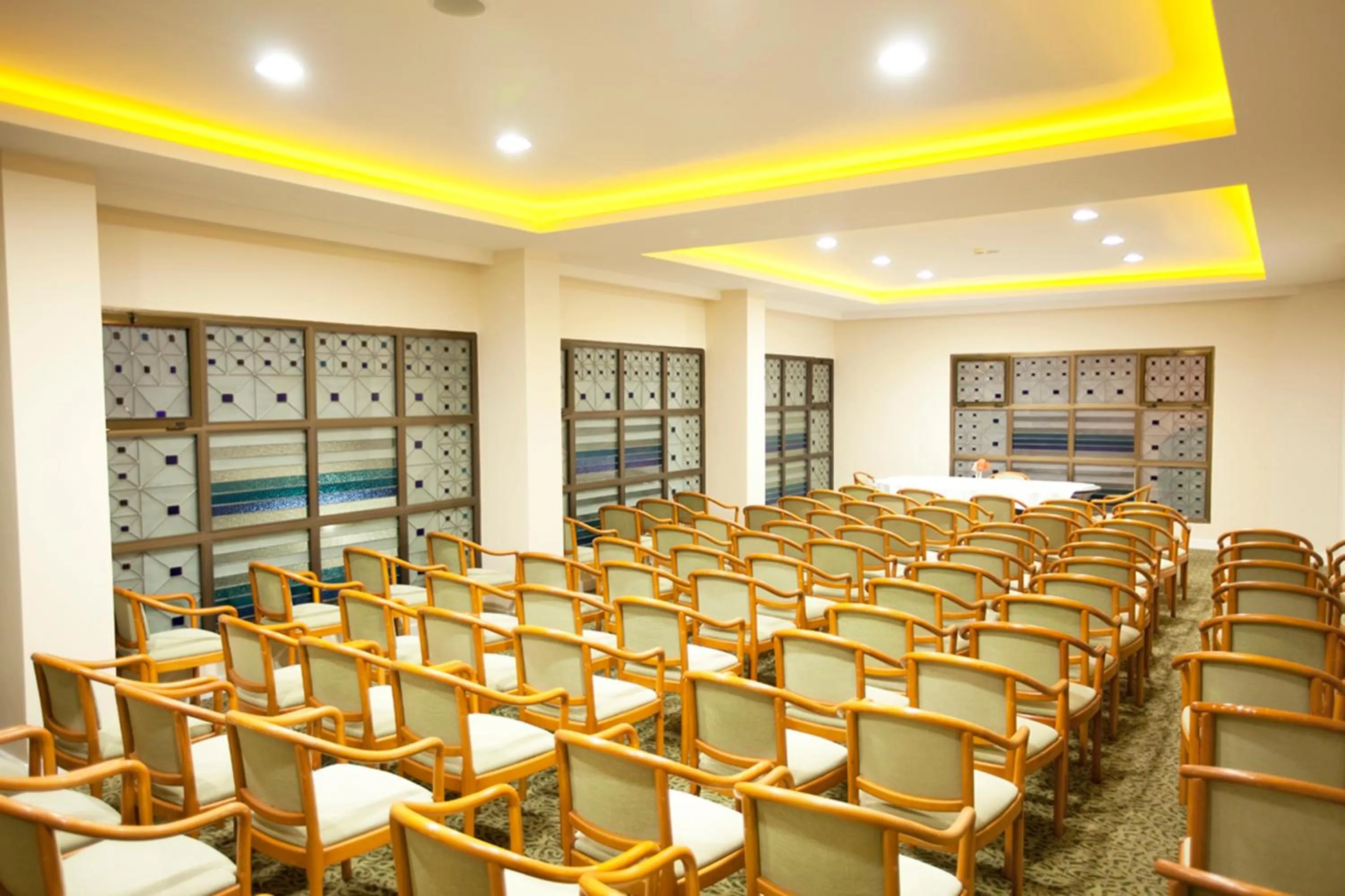 Business facilities in Marbel Hotel by PalmWings
